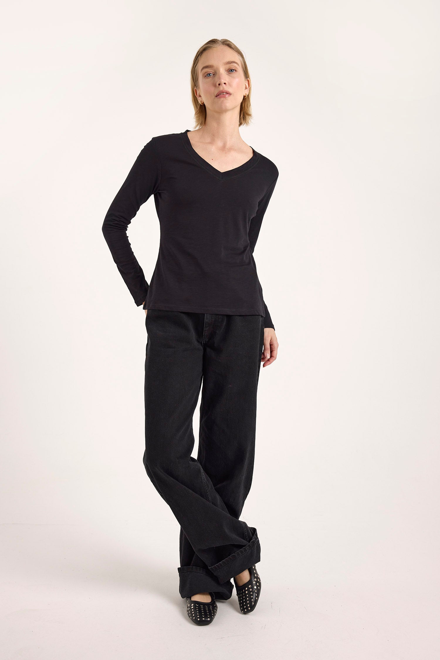 LONG SLEEVE V NECK