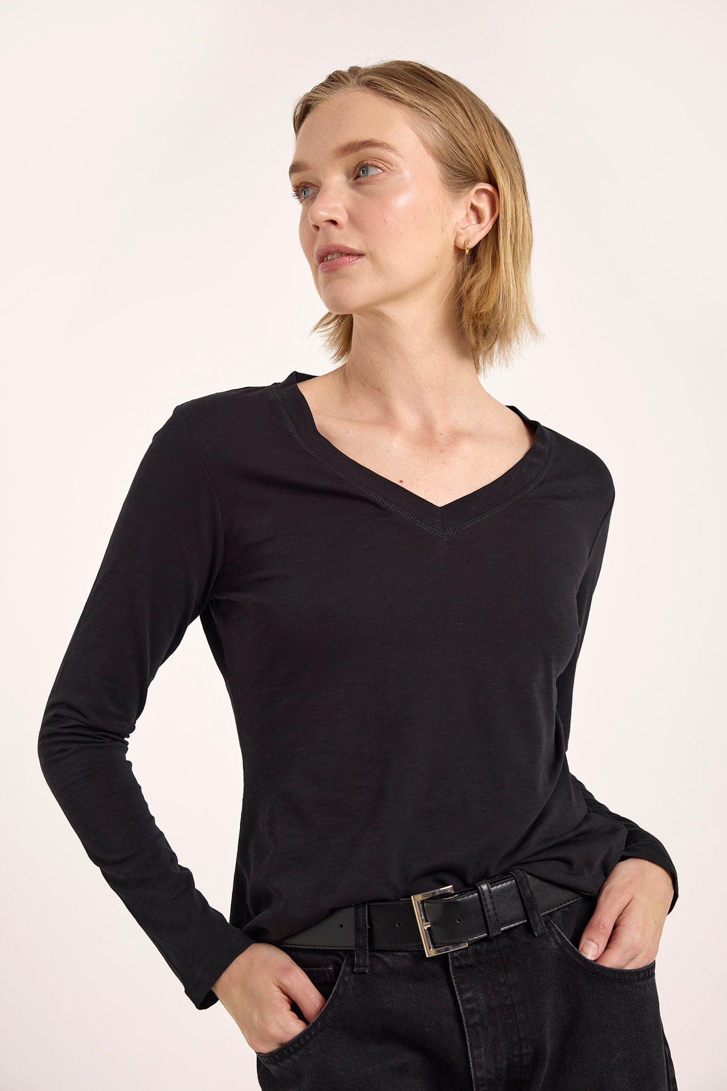 LONG SLEEVE V NECK