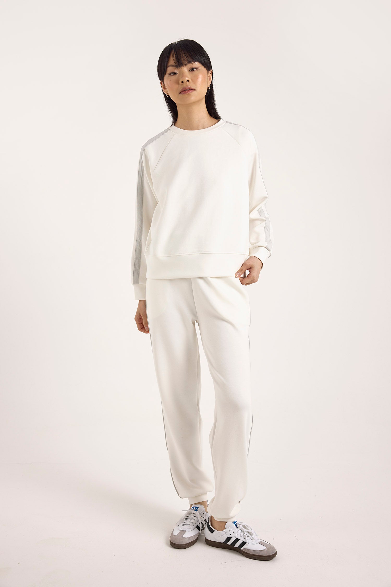 STRIPE DETAIL CREW