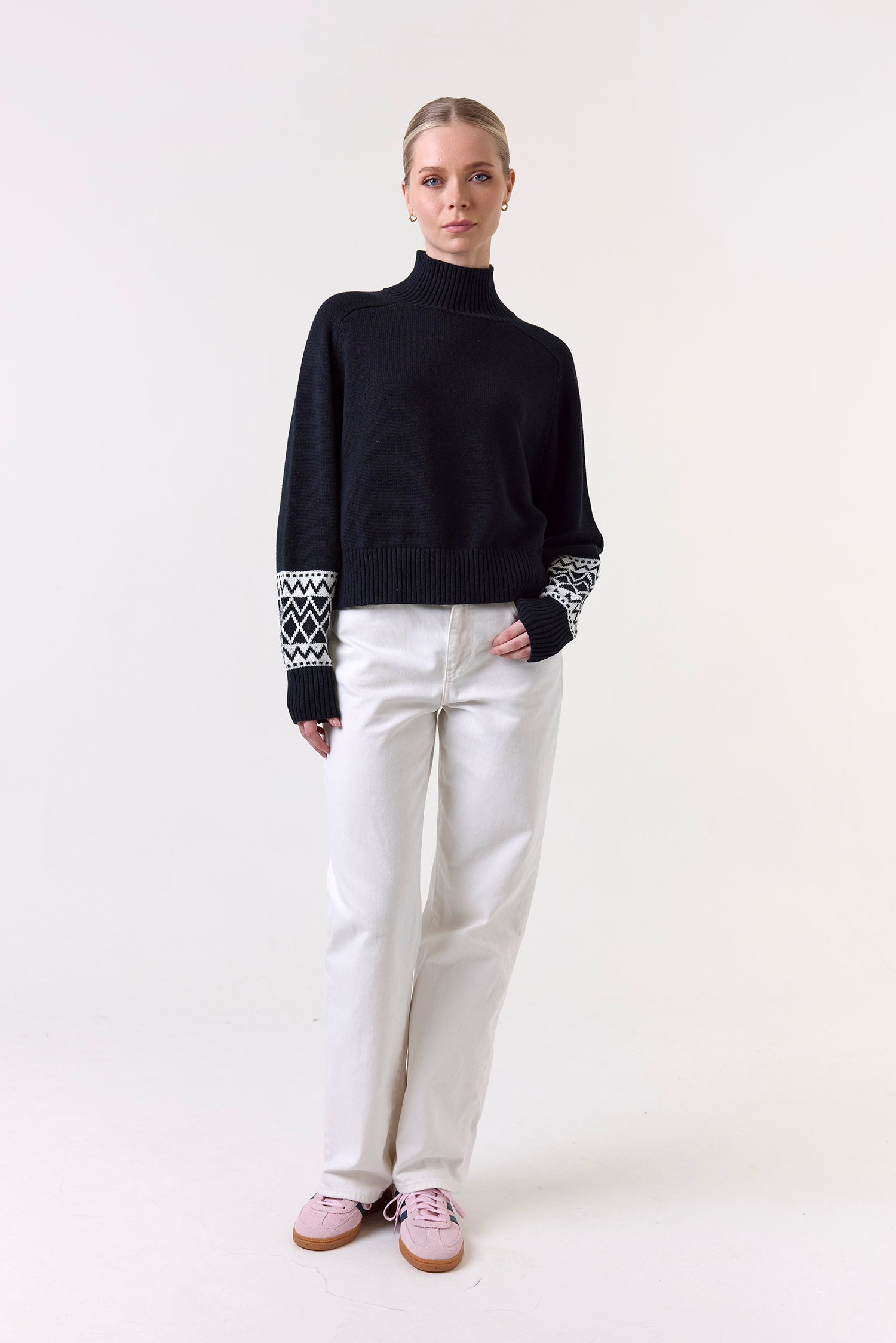 GEO MOCK NECK