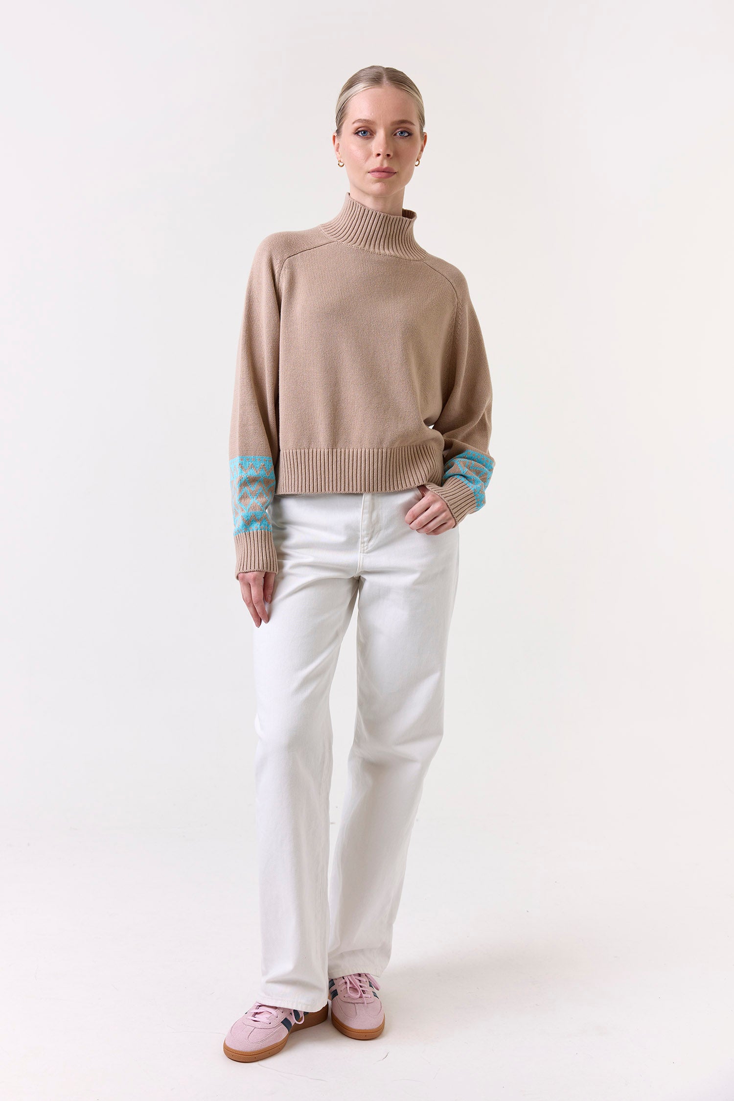 GEO MOCK NECK