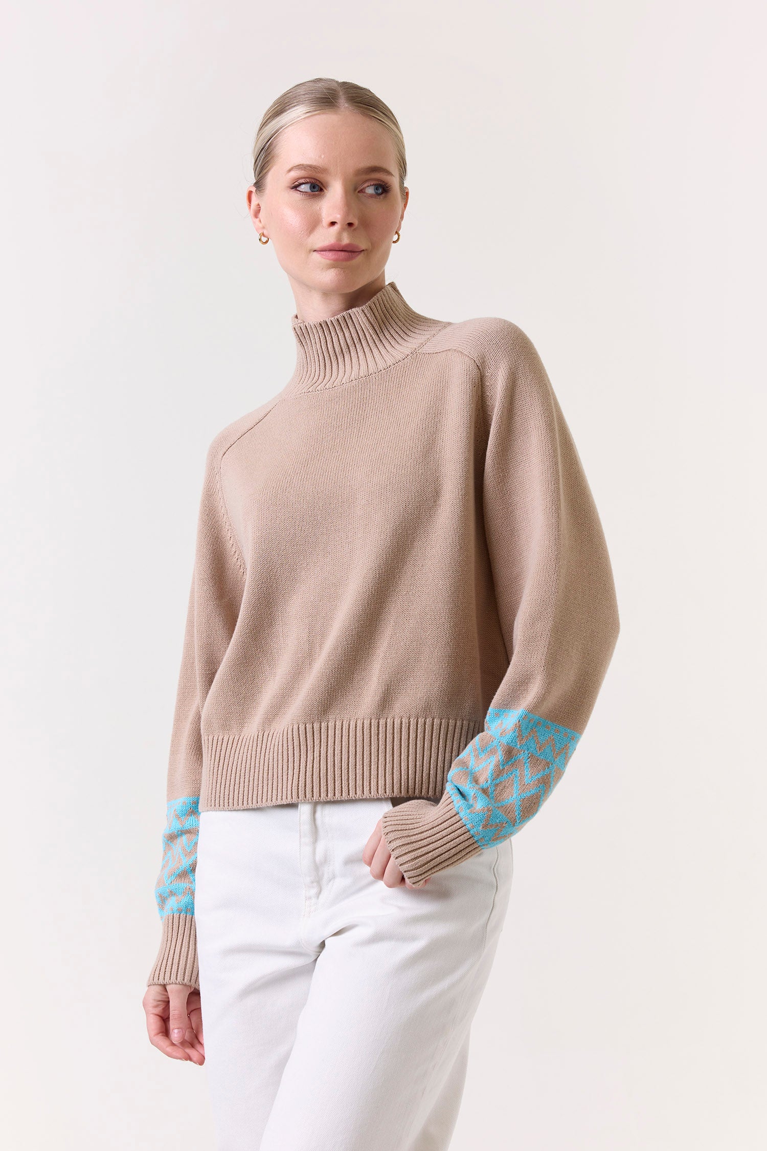 GEO MOCK NECK