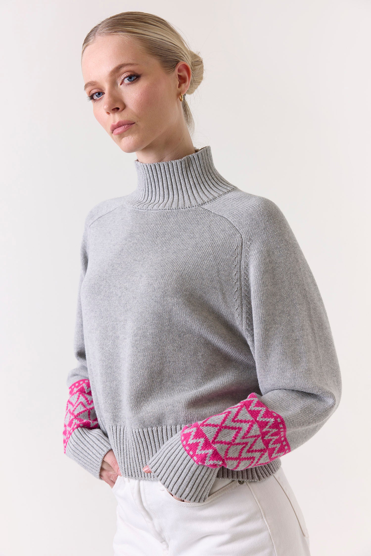 GEO MOCK NECK