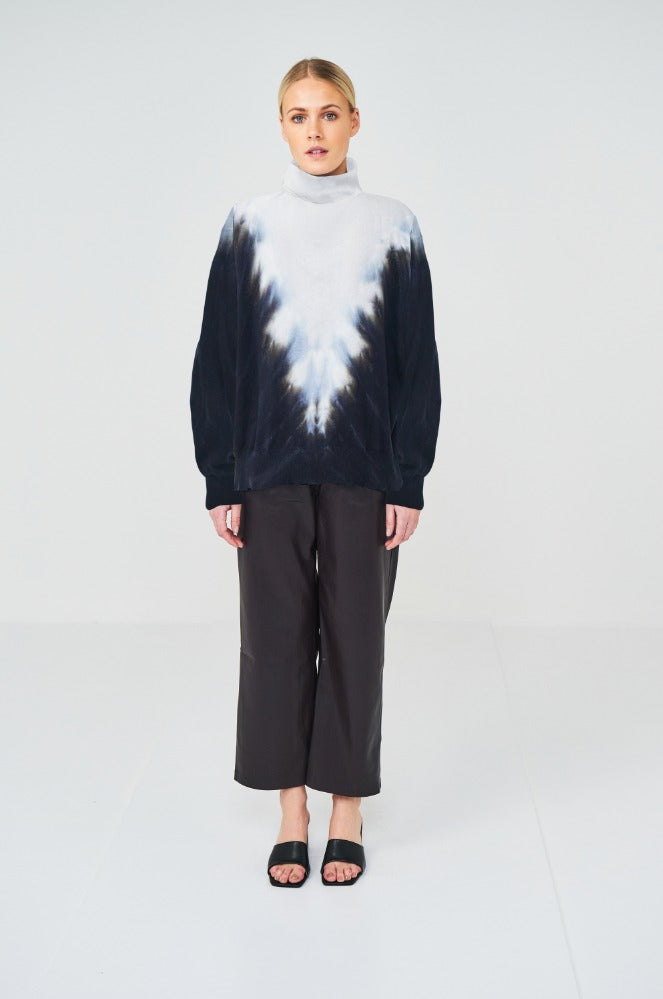 CHEVRON TIE DYE FUNNEL NECK