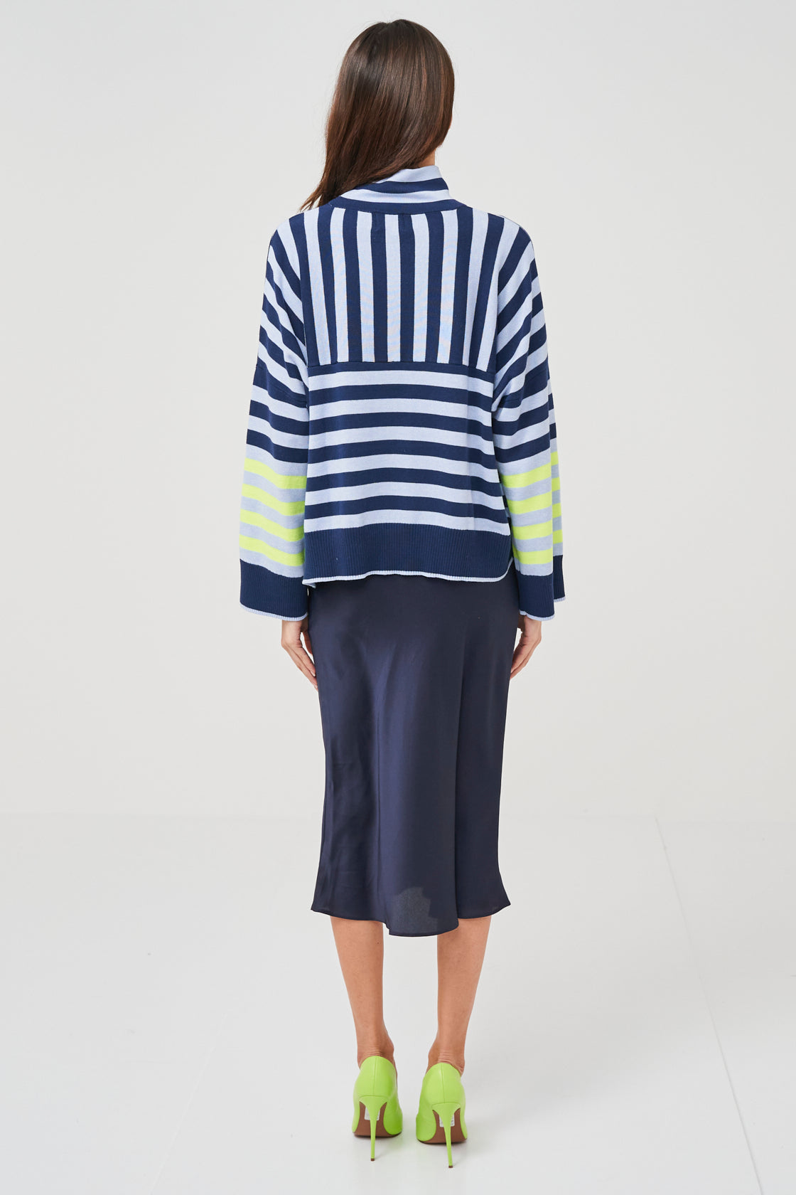 NORA CONTRAST FUNNEL NECK