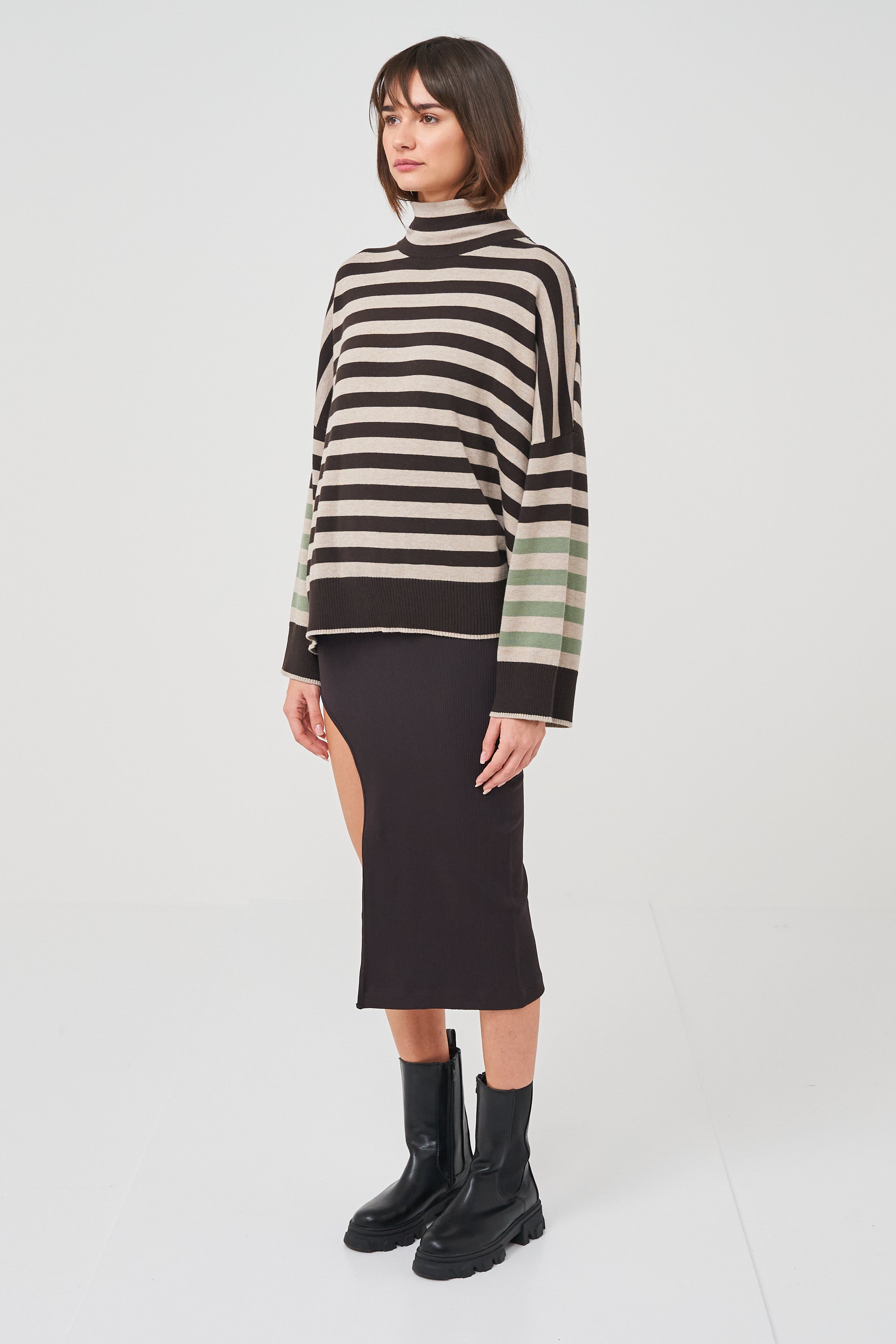 NORA CONTRAST FUNNEL NECK