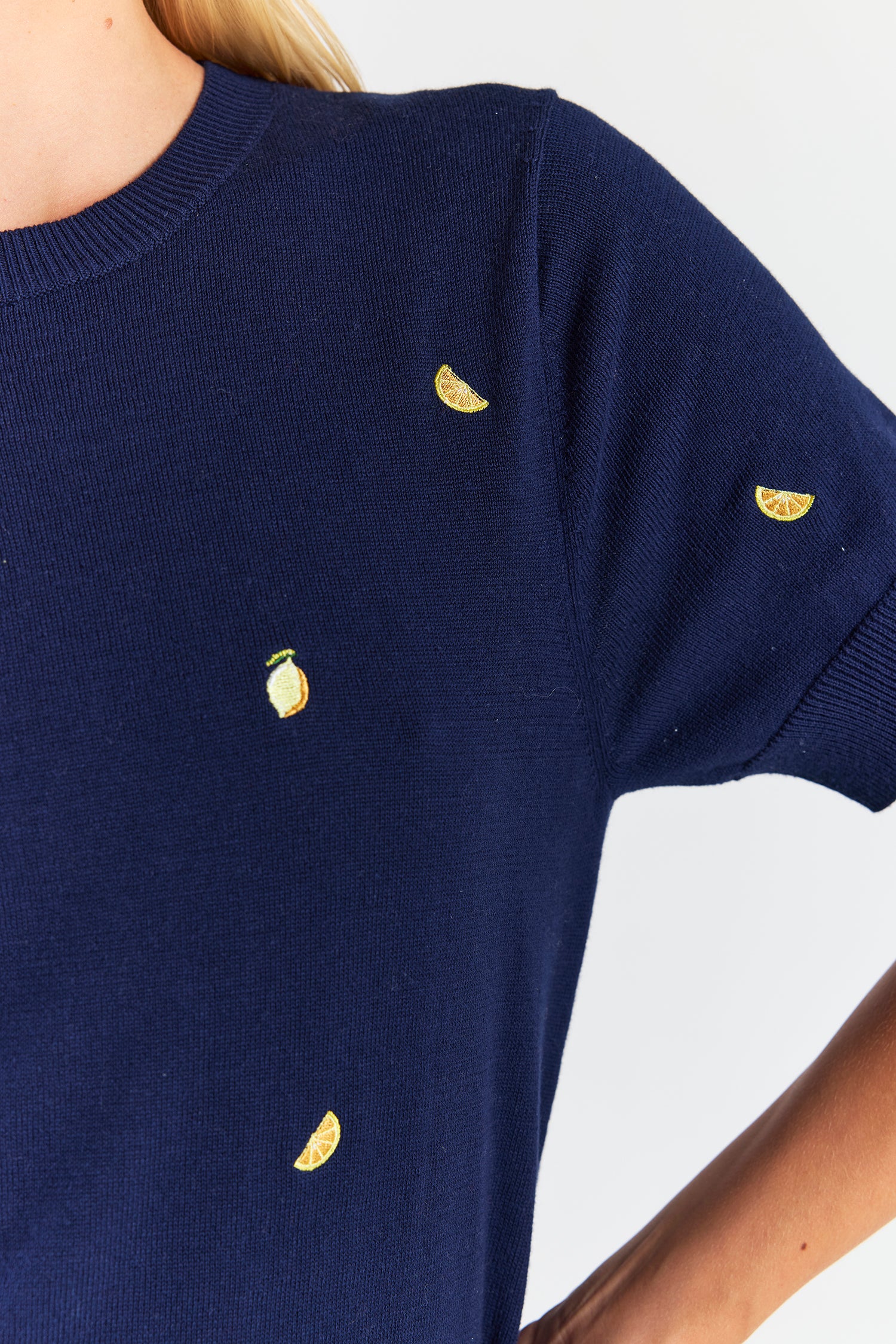 LEMON DITSY EMBROIDERY TEE