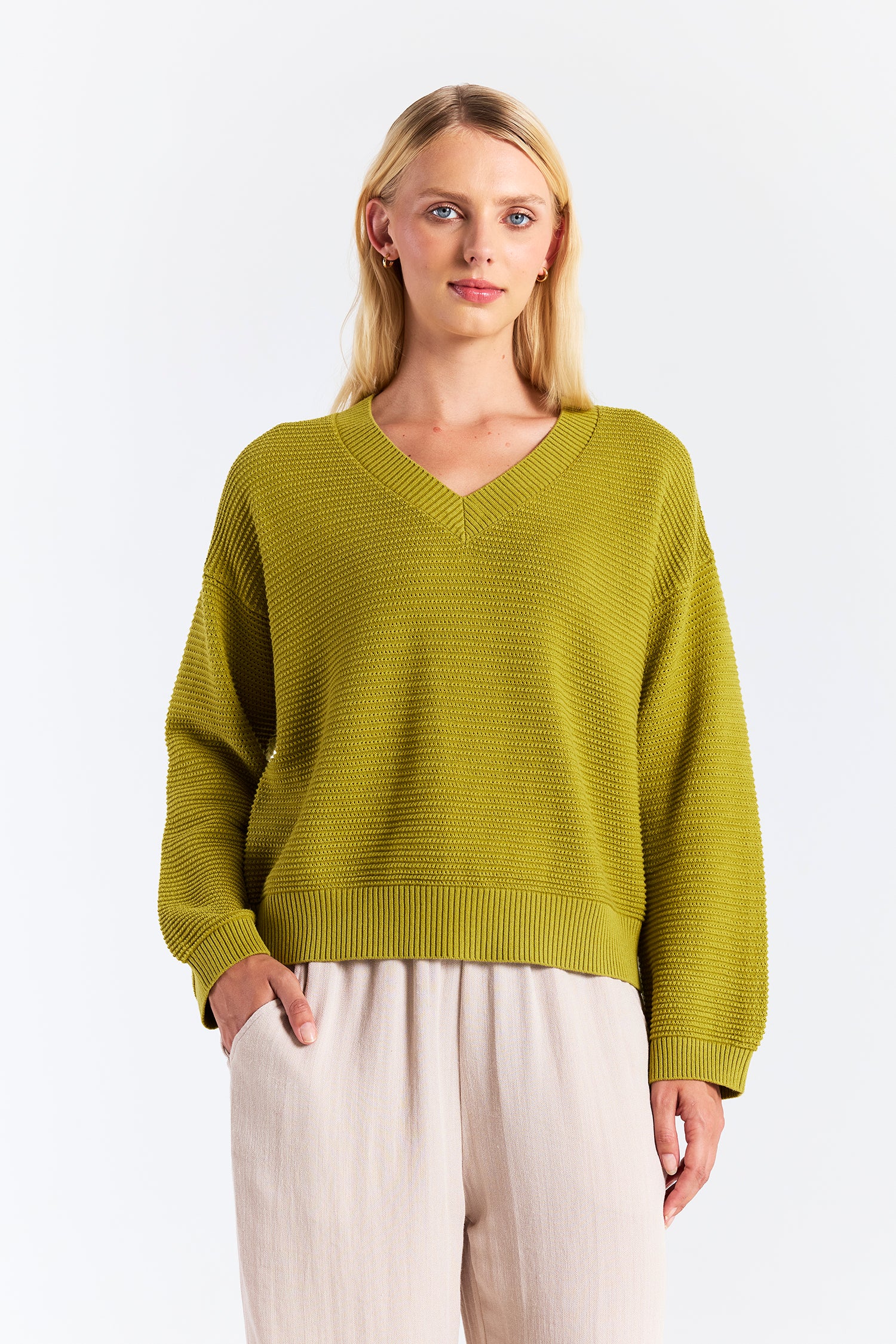 RIPPLED STITCH V NECK