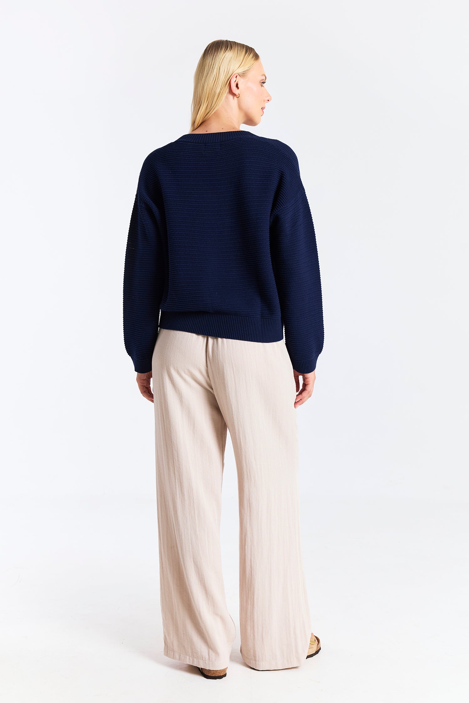 RIPPLED STITCH V NECK