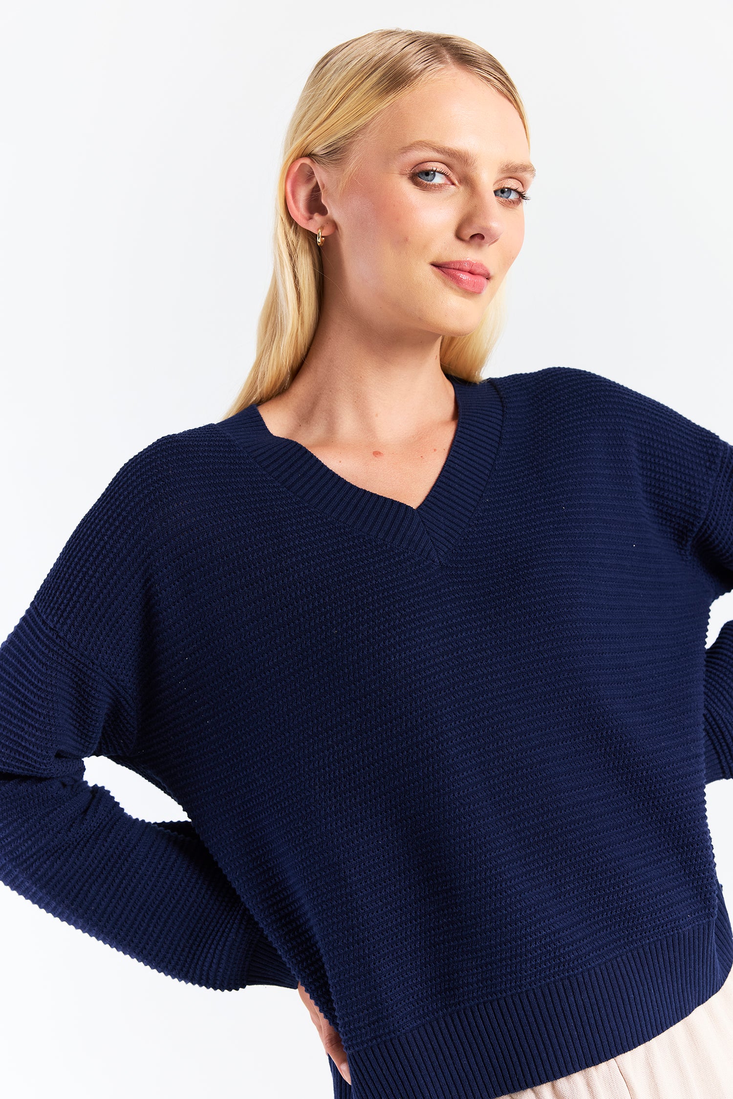 RIPPLED STITCH V NECK