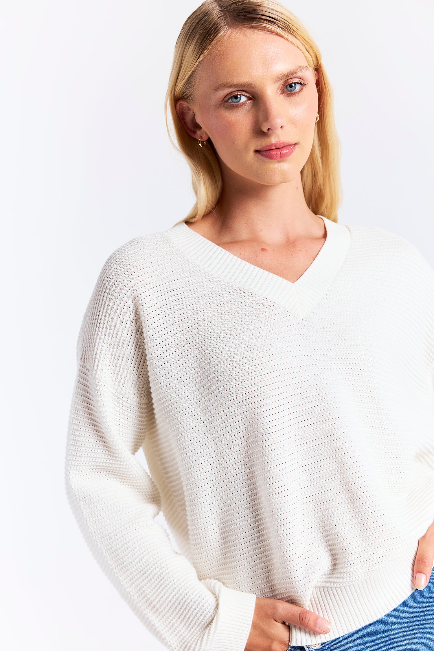 RIPPLED STITCH V NECK
