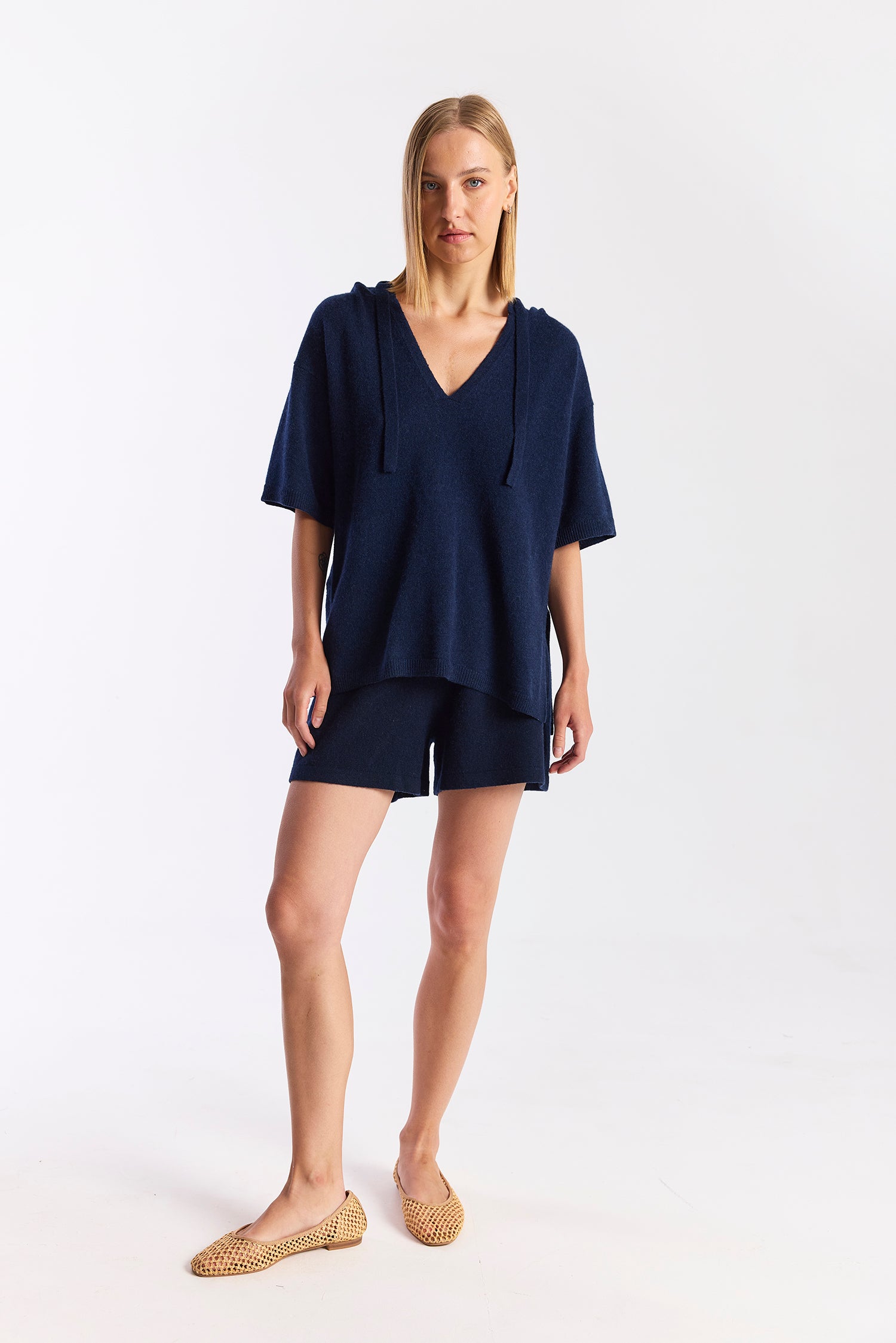 SOLID AURA HOODED CASHMERE TEE