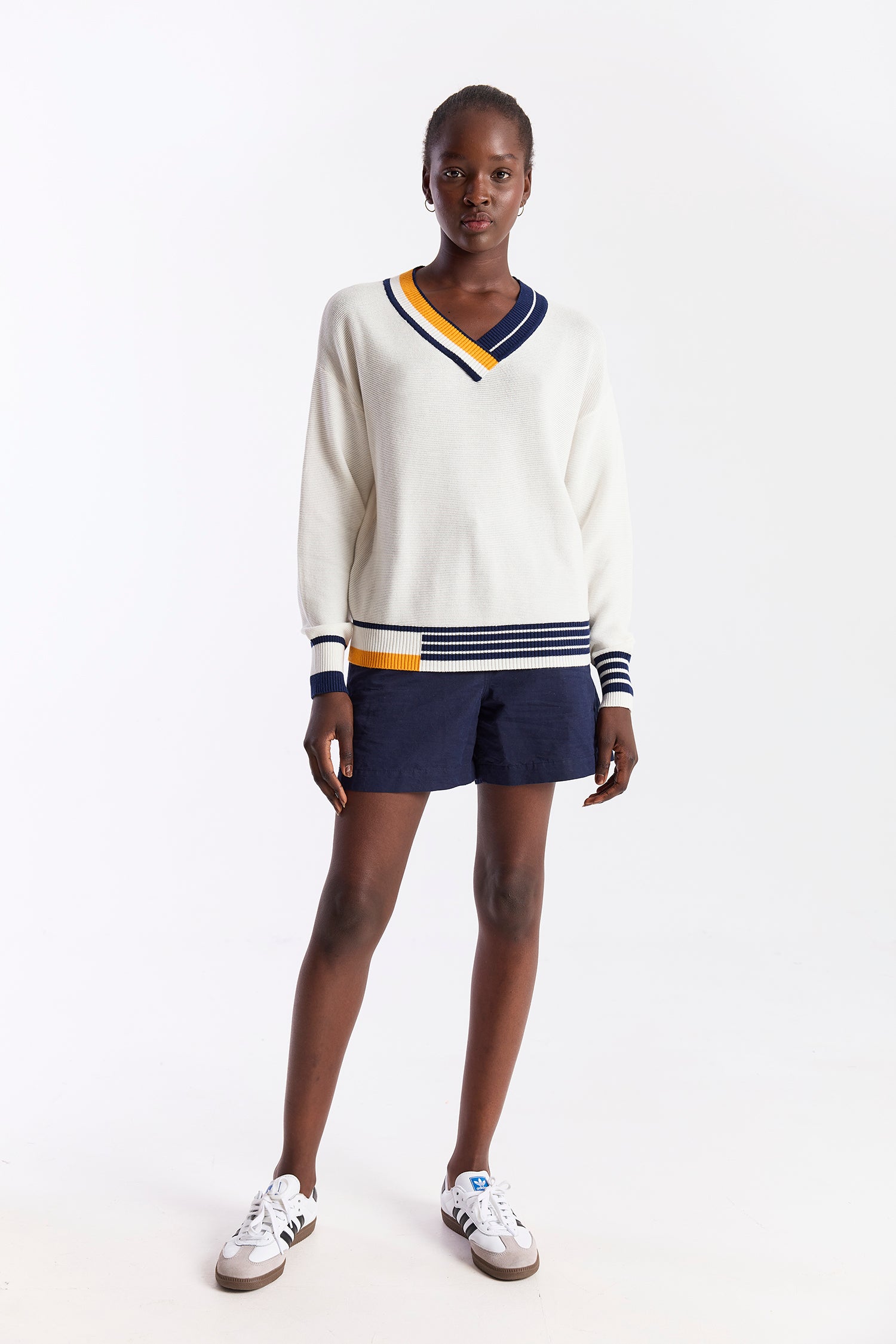 STRIPE TRIM V NECK
