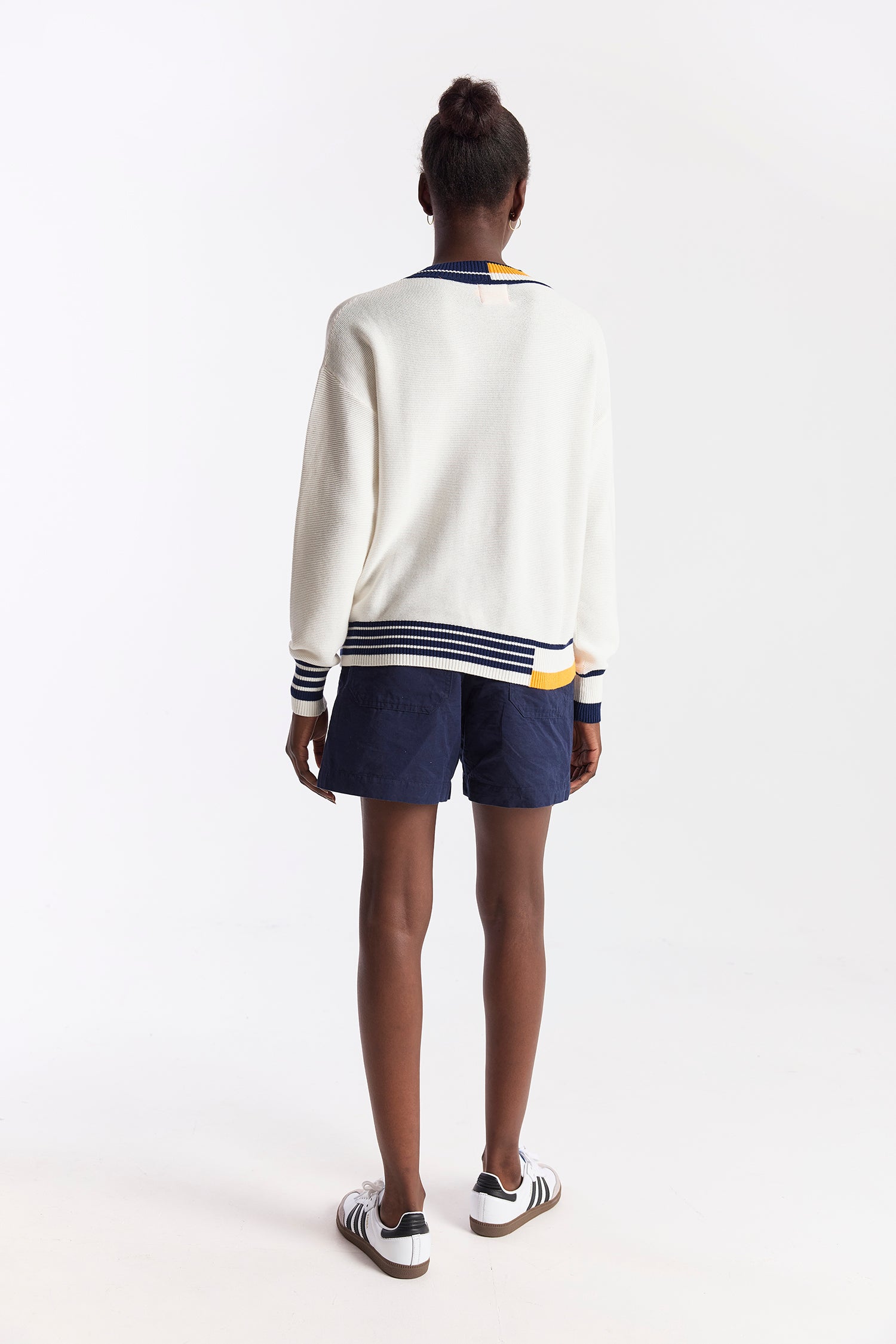 STRIPE TRIM V NECK