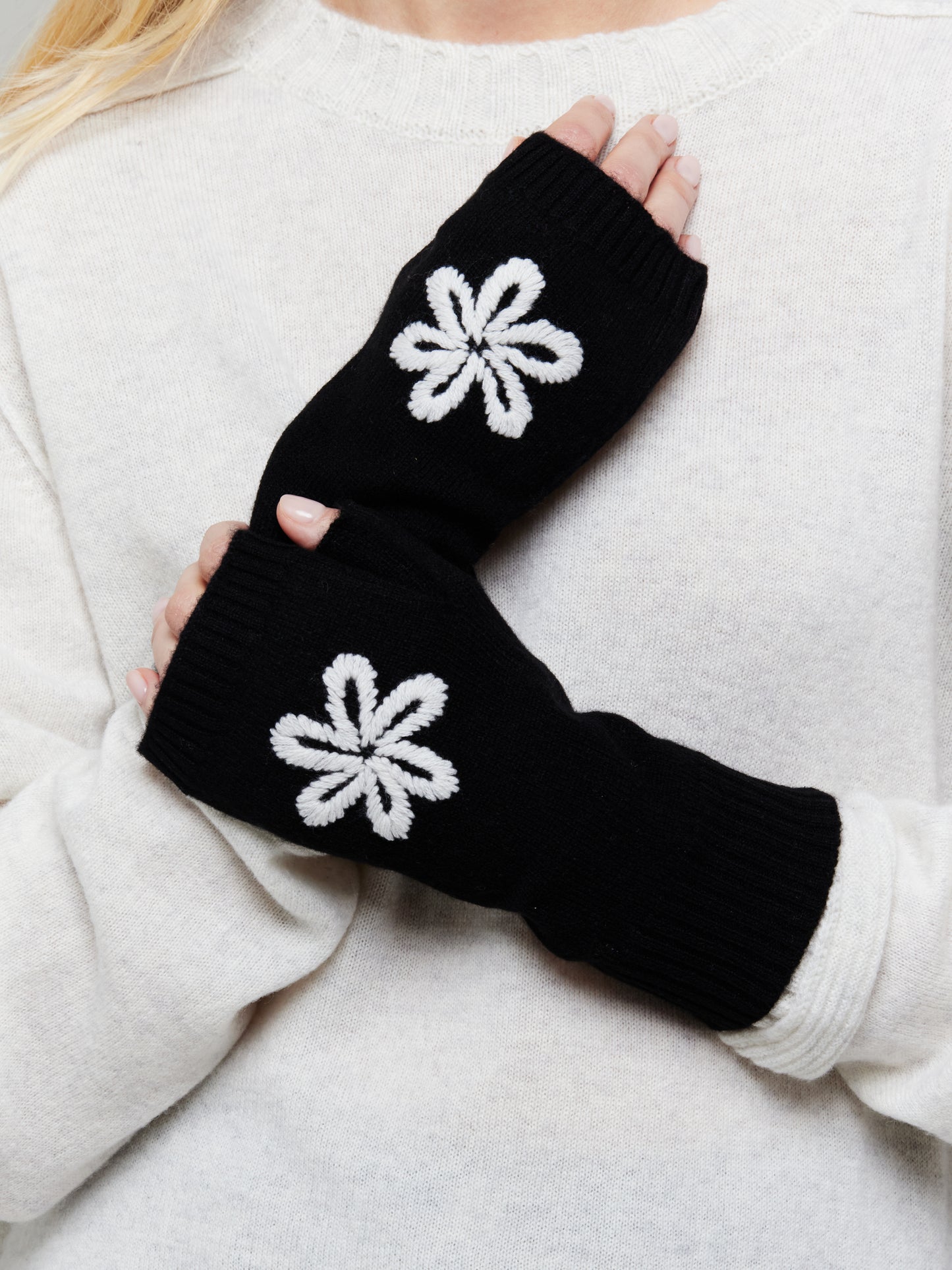 Embroidery Flower Cashmere Mittens