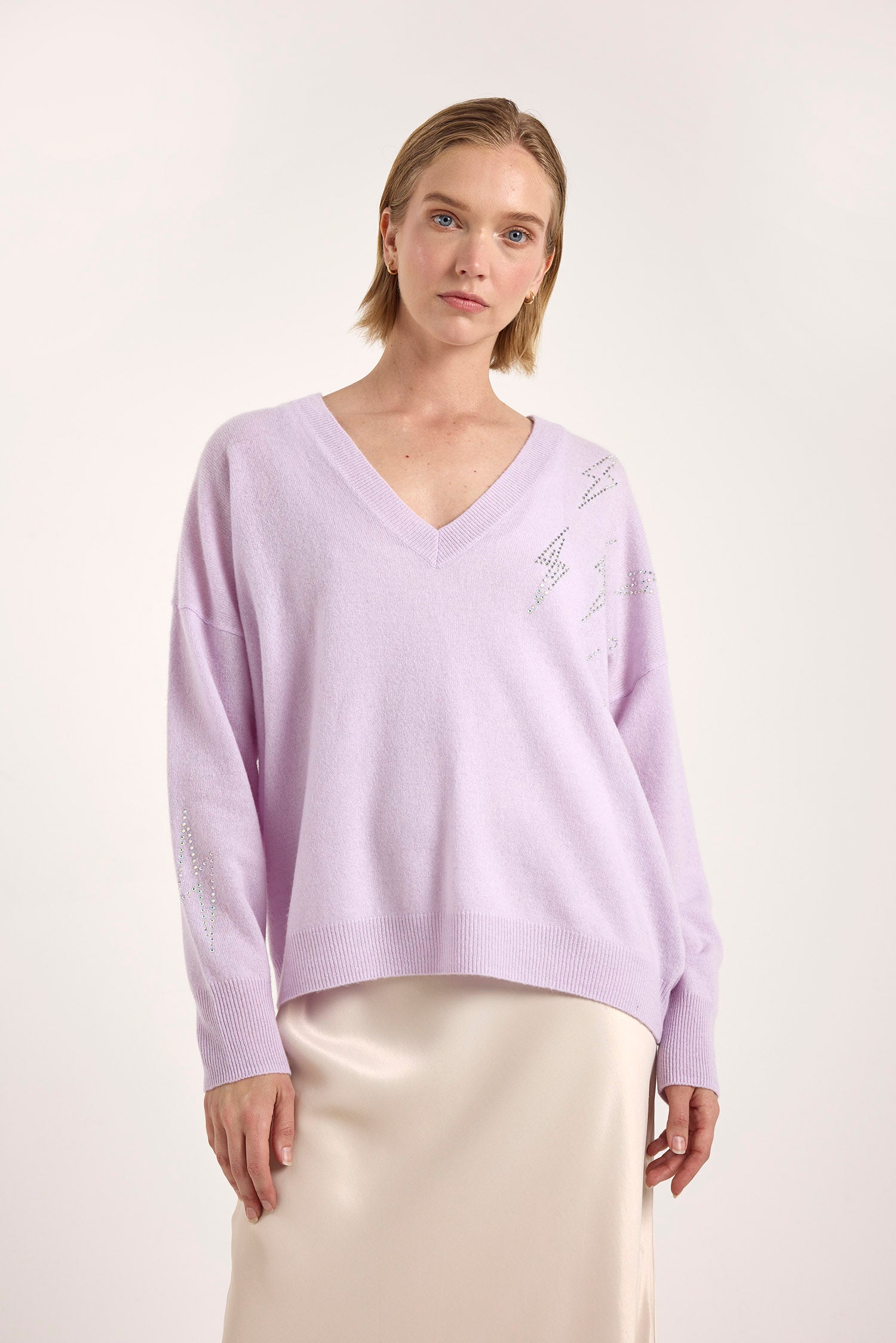 HAZEL HOT FIX BOLT V NECK