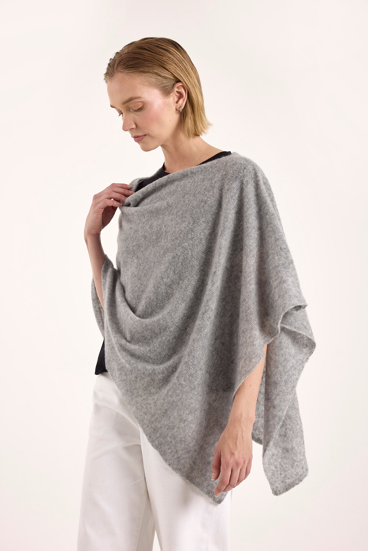SNUGGLE PONCHO