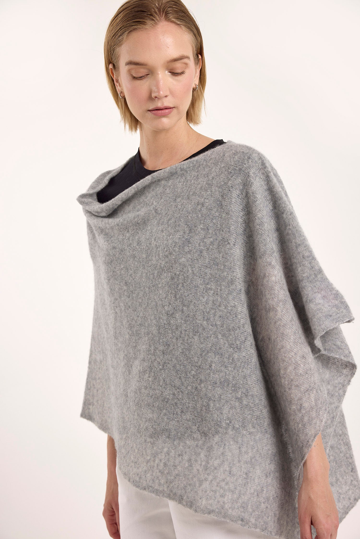 SNUGGLE PONCHO