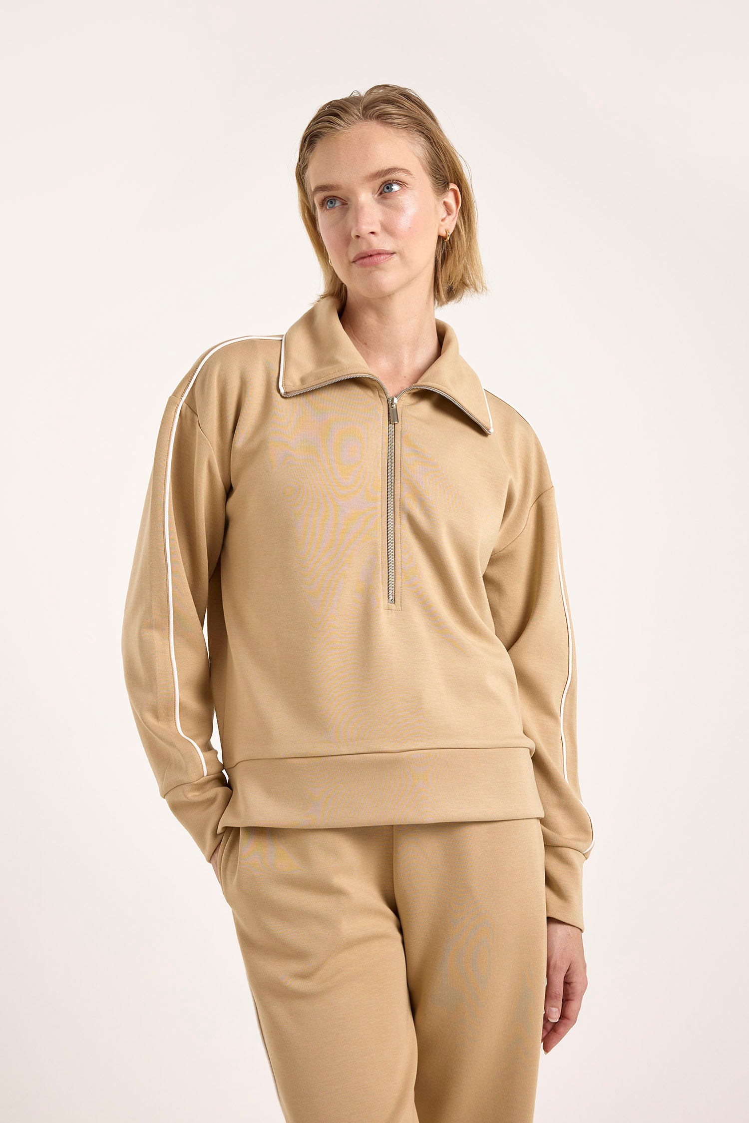 PIPING DETAIL HALF ZIP