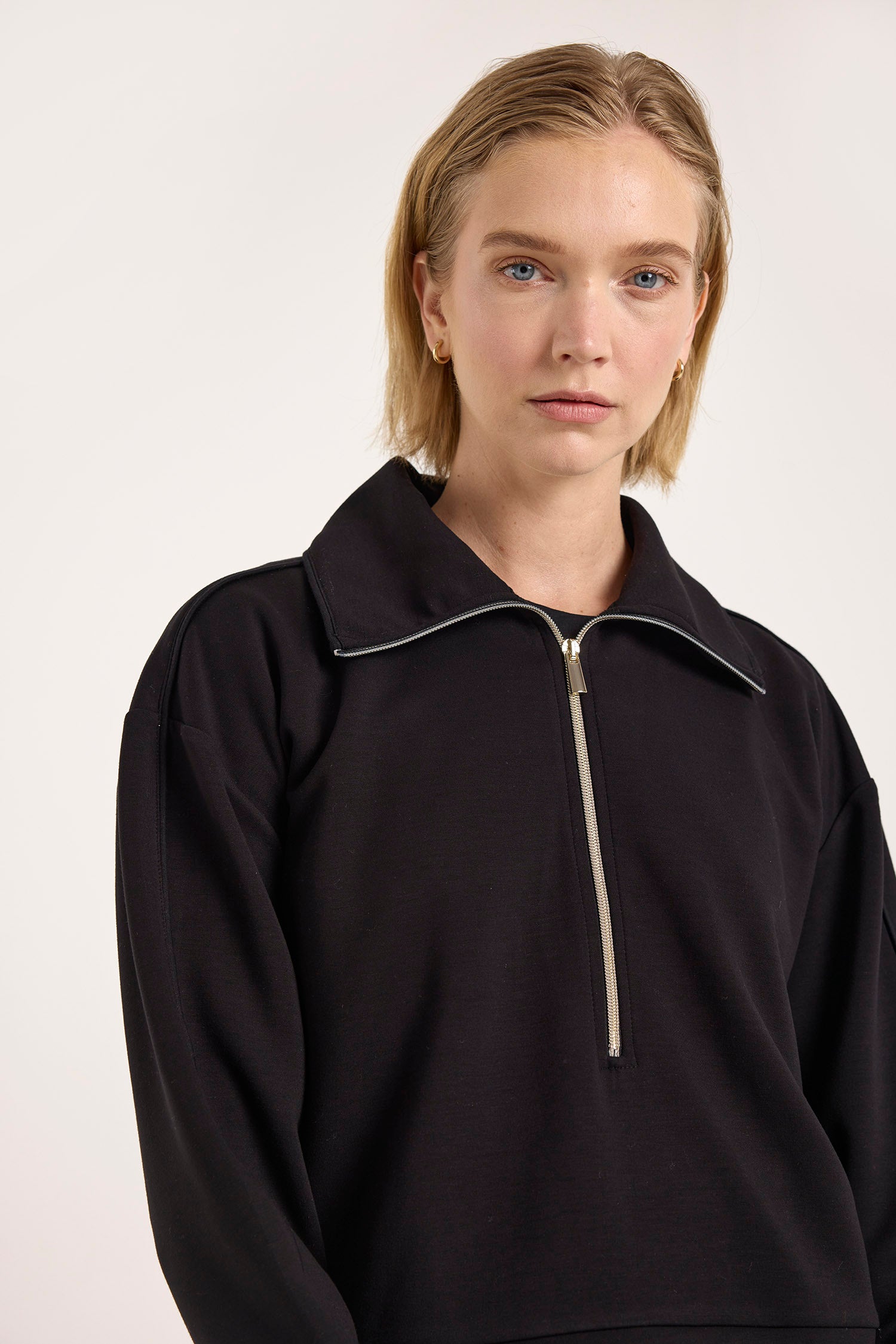 PIPING DETAIL HALF ZIP