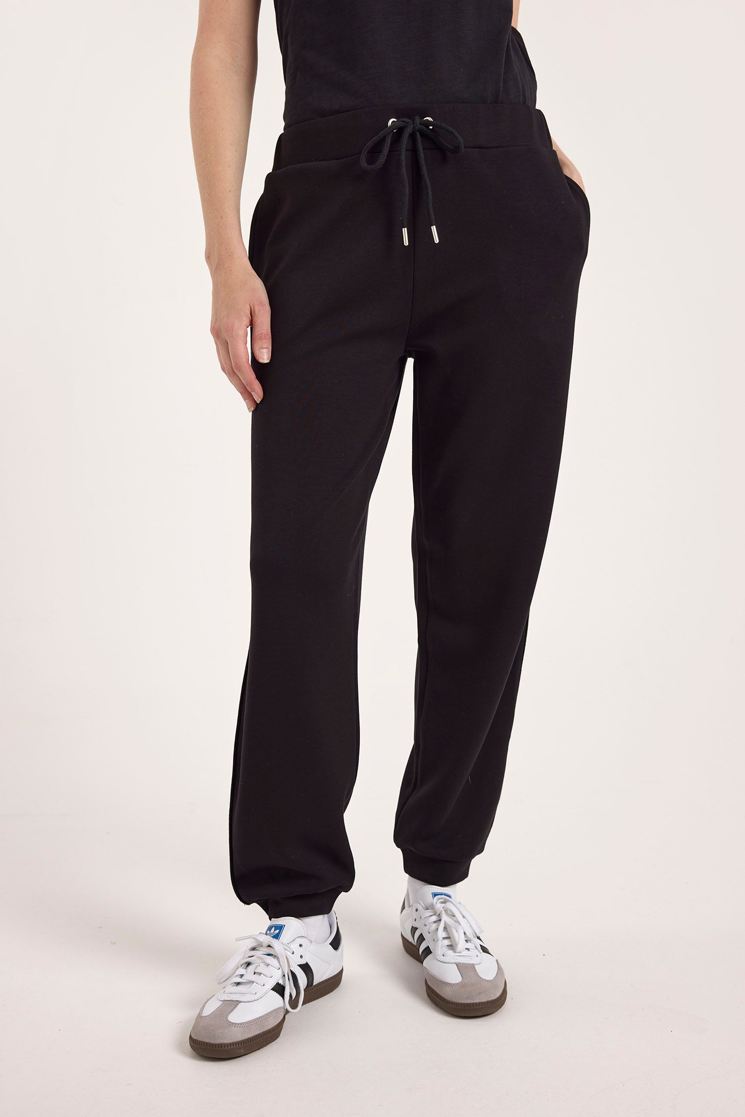 PIPING DETAIL CUFFED JOGGER