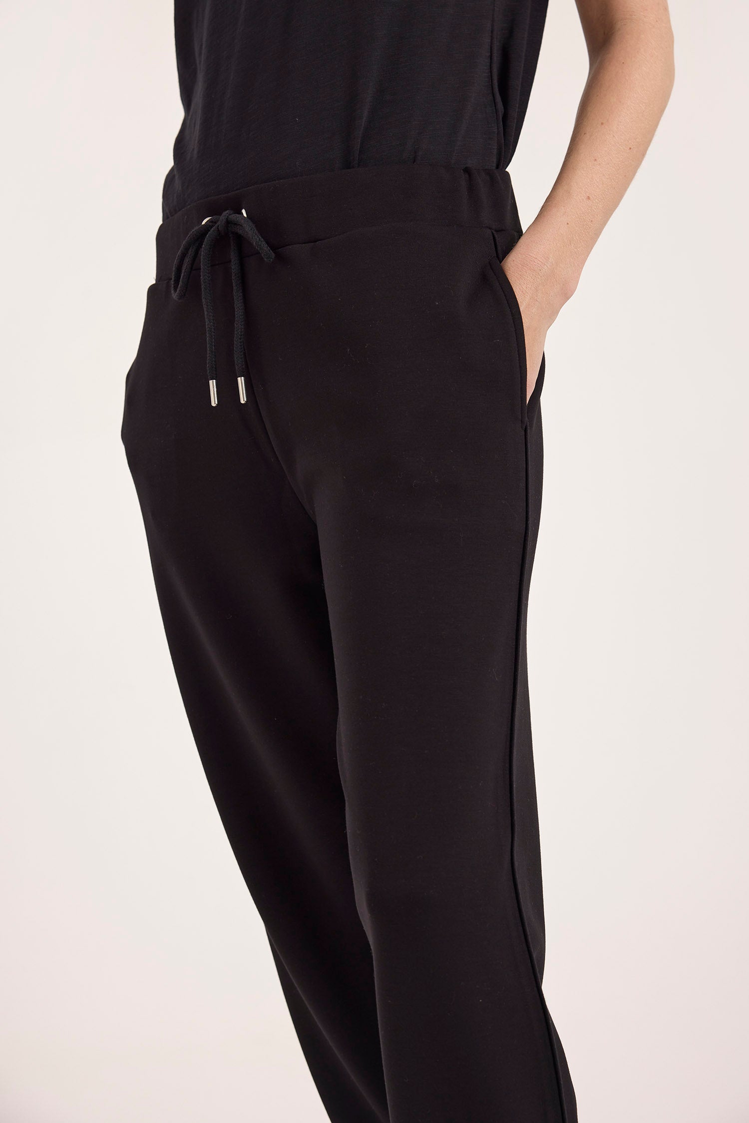 PIPING DETAIL CUFFED JOGGER
