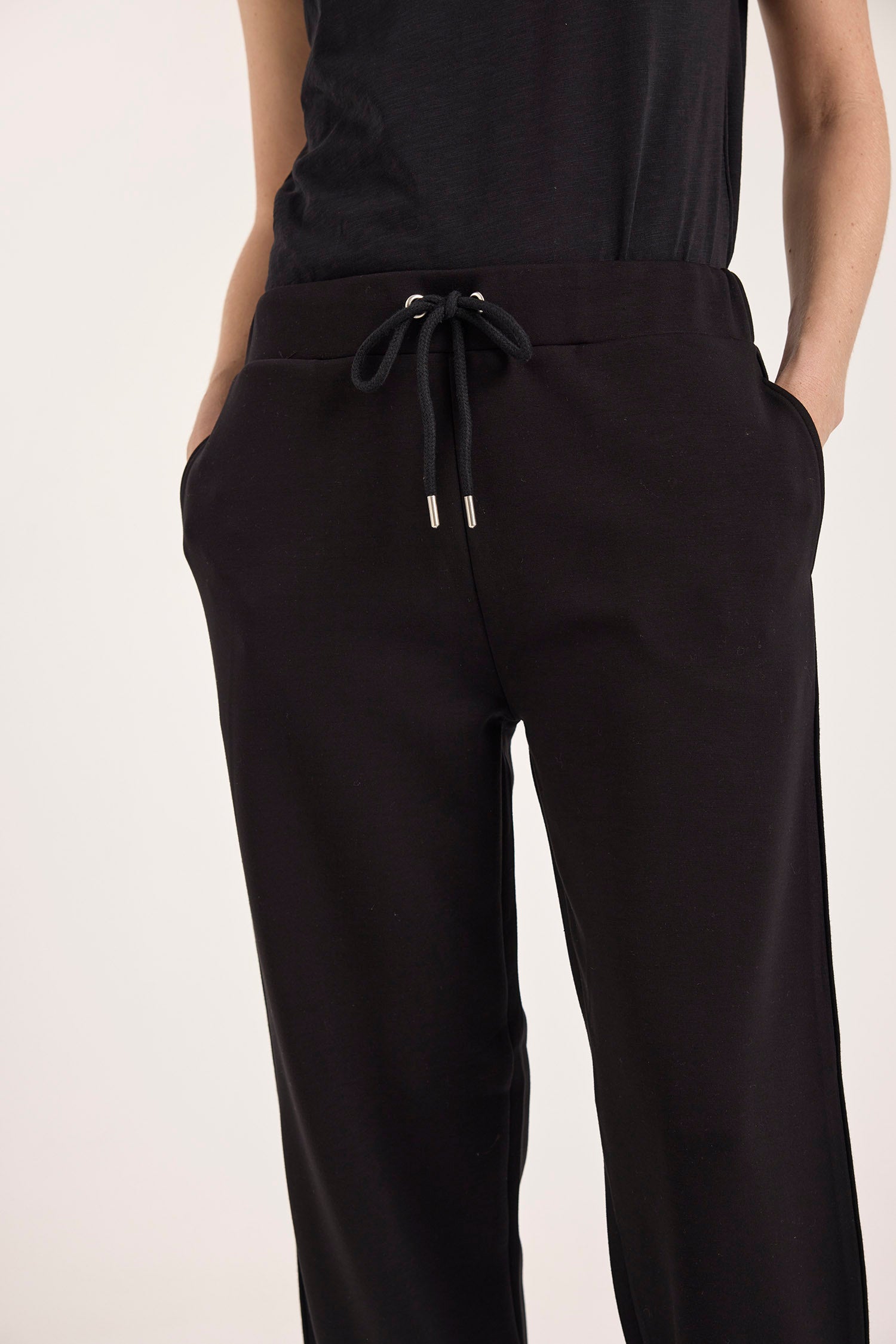PIPING DETAIL CUFFED JOGGER