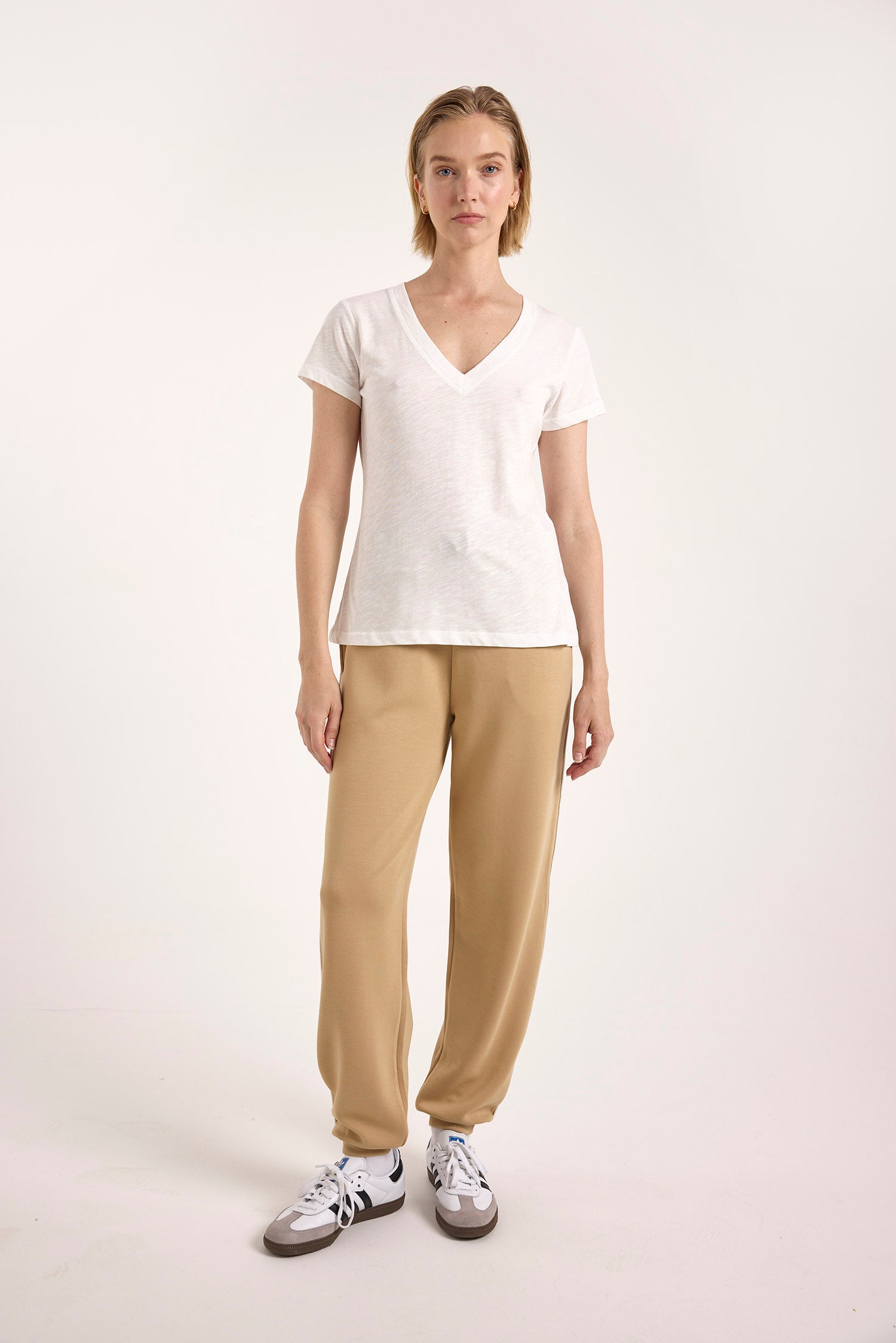 RELAXED FIT V NECK TEE
