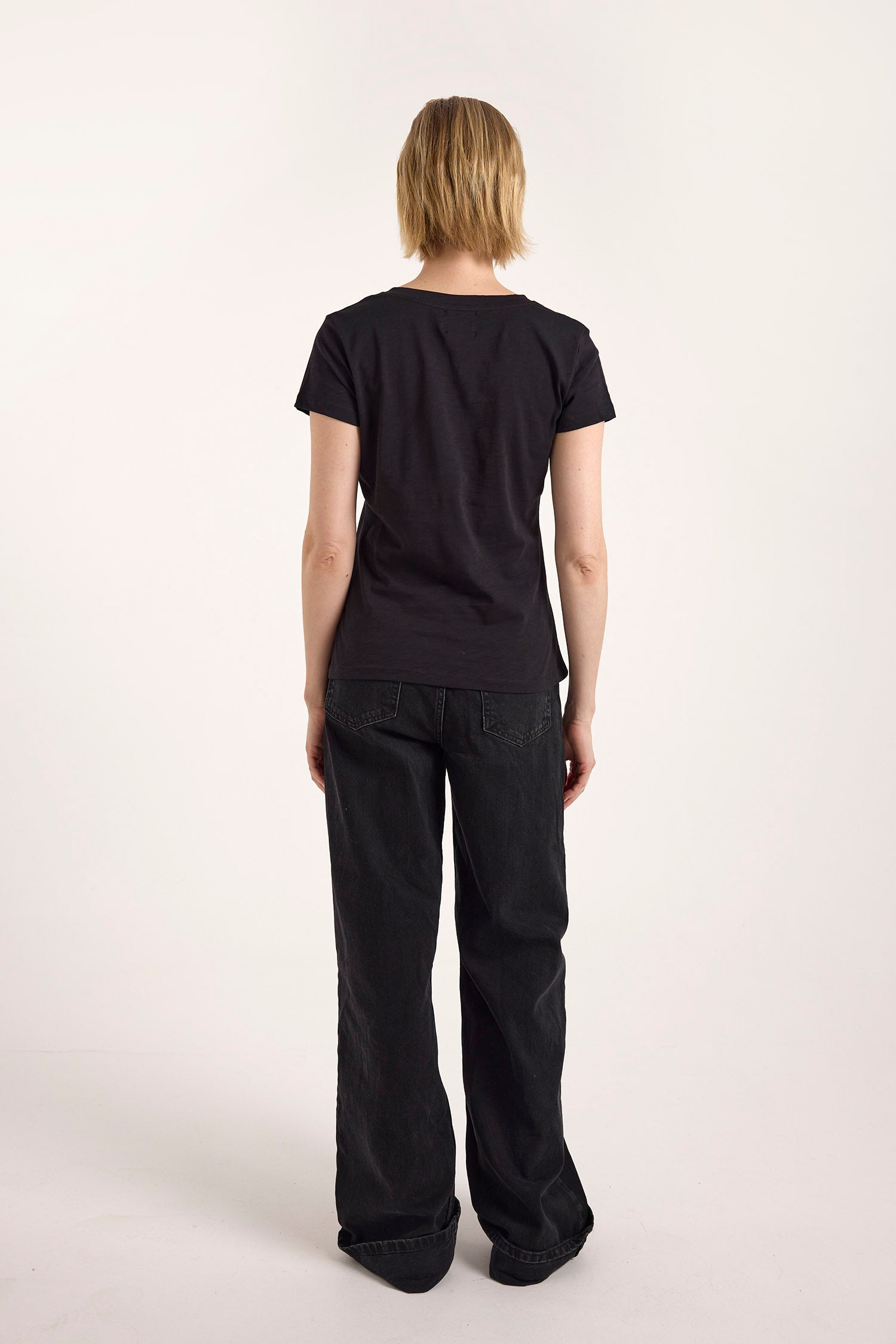 RELAXED FIT V NECK TEE