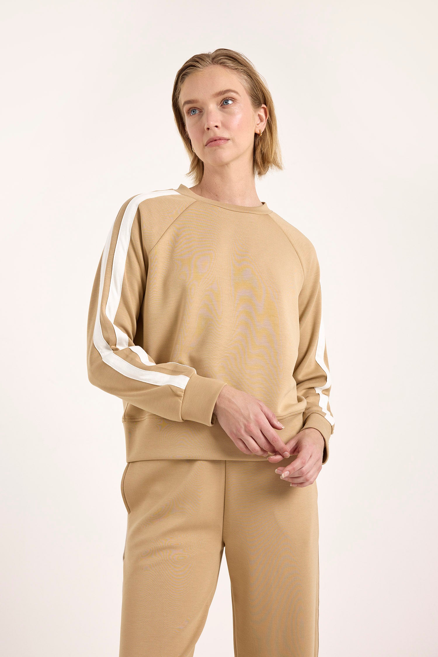 STRIPE DETAIL CREW