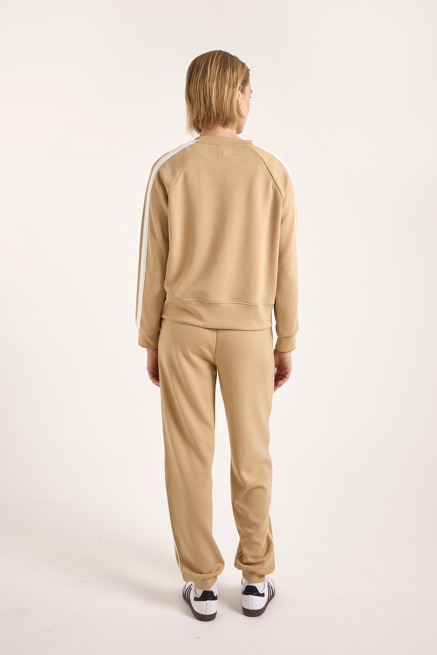 STRIPE DETAIL CREW