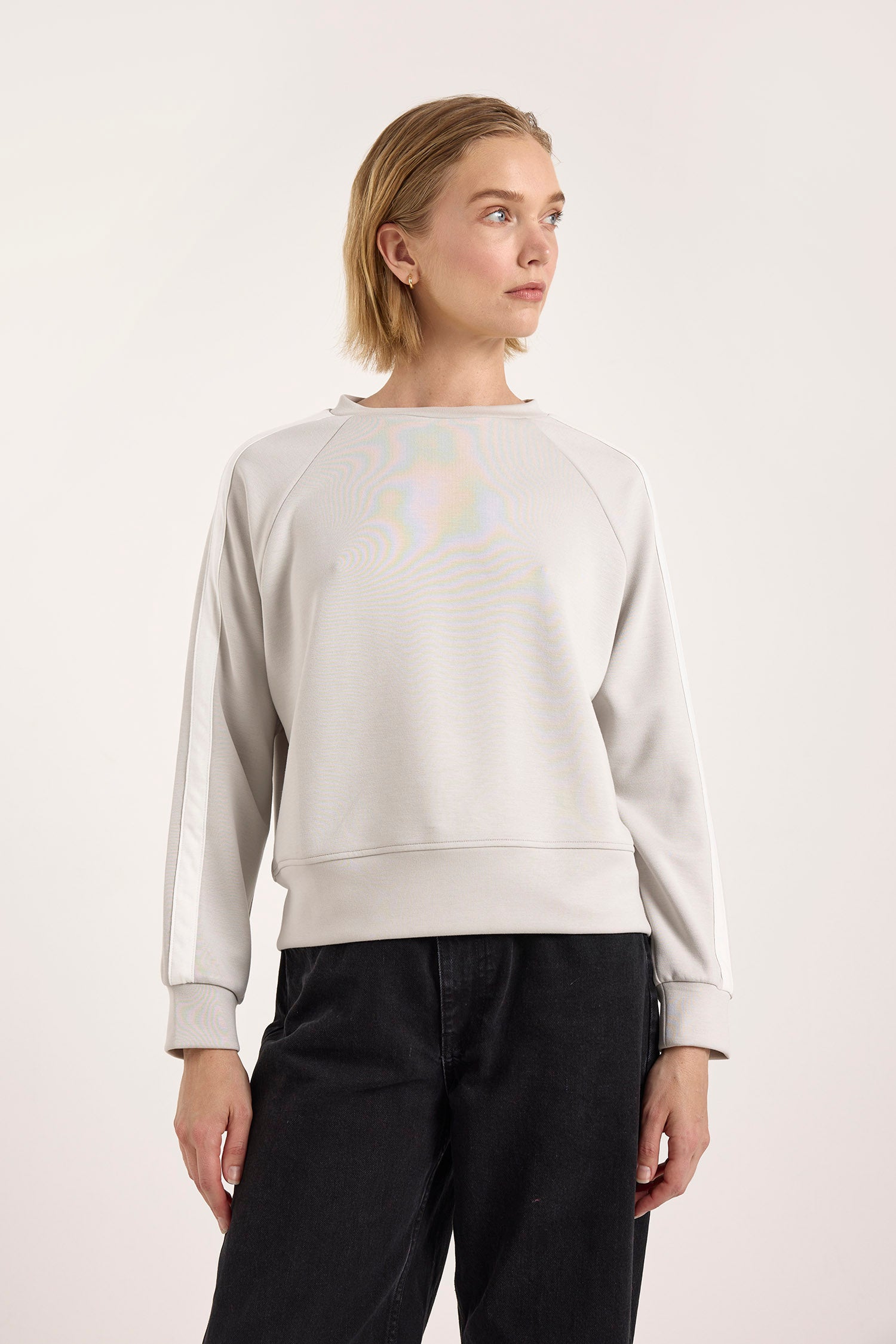 STRIPE DETAIL CREW