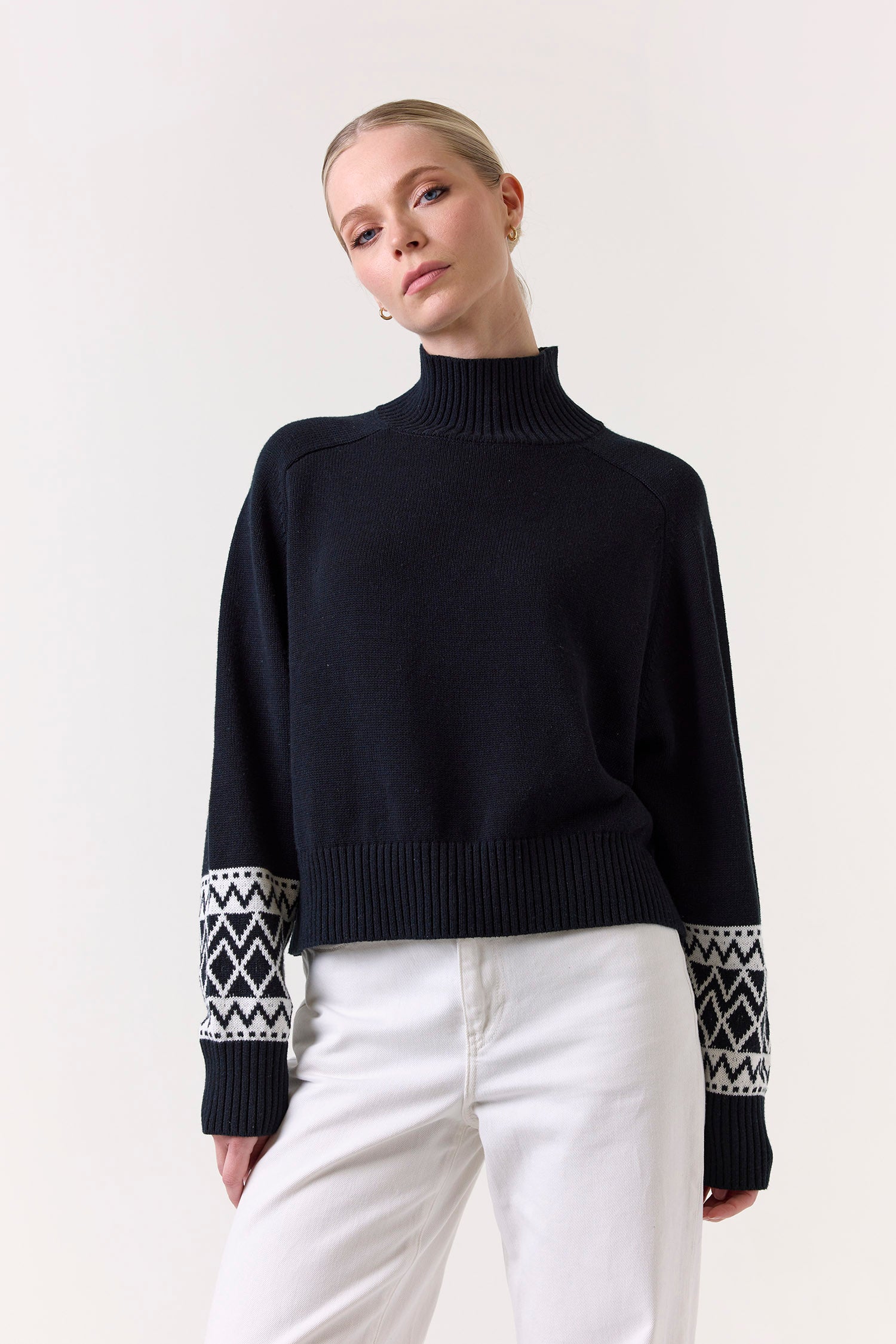 GEO MOCK NECK