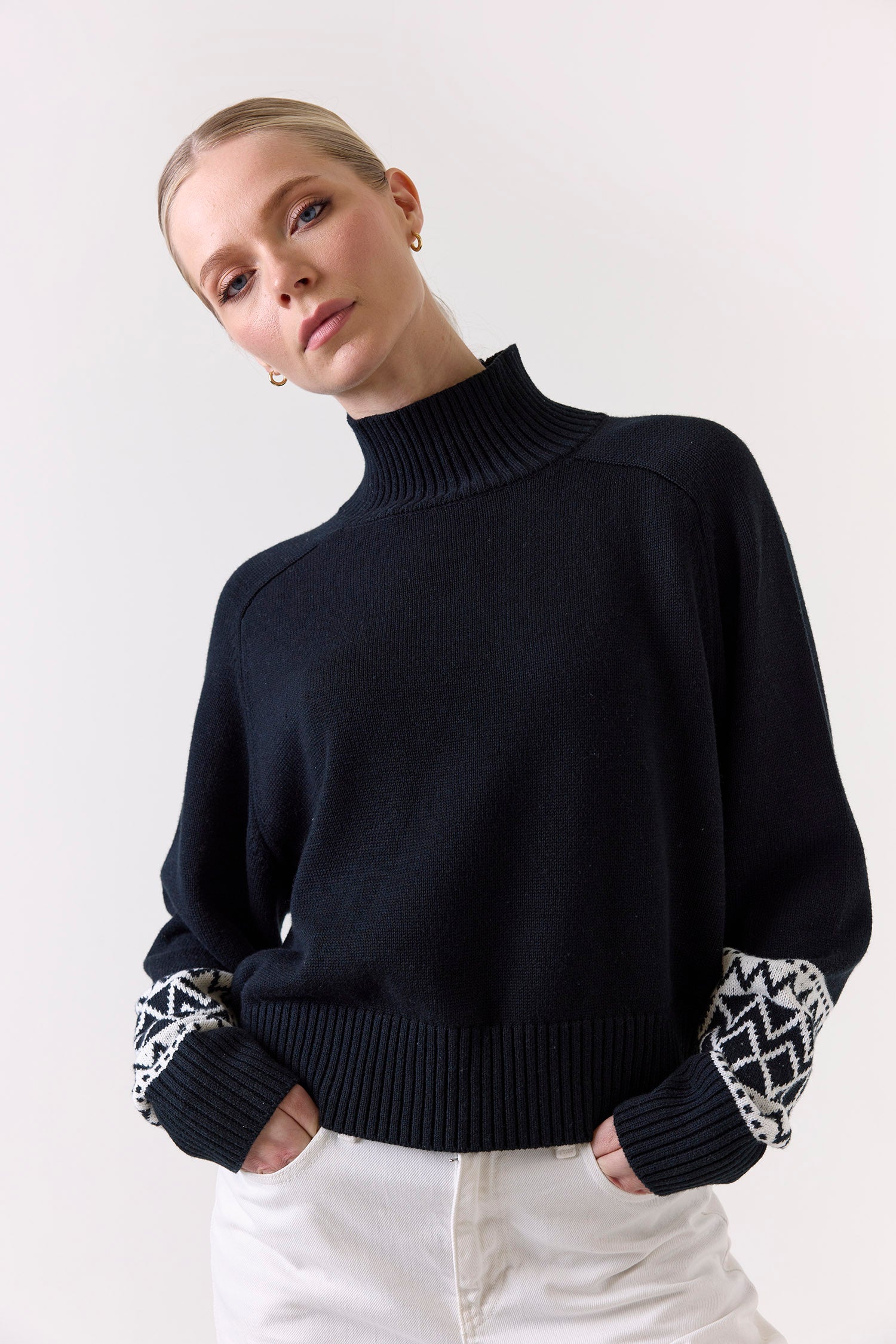 GEO MOCK NECK
