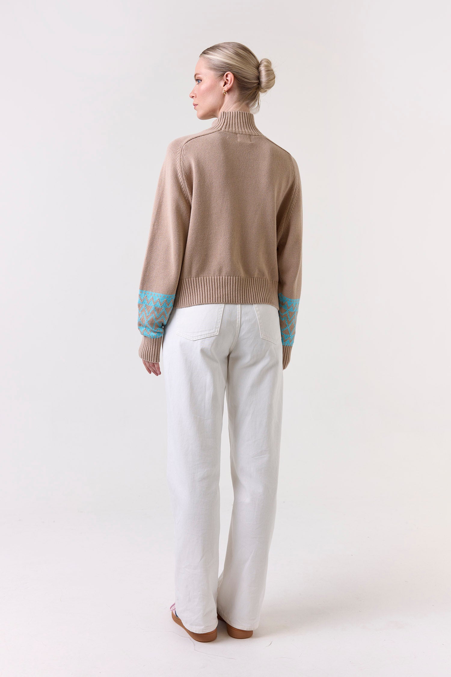GEO MOCK NECK