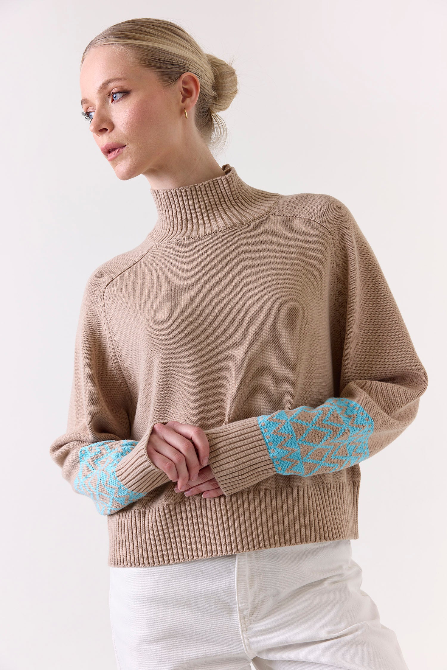 GEO MOCK NECK