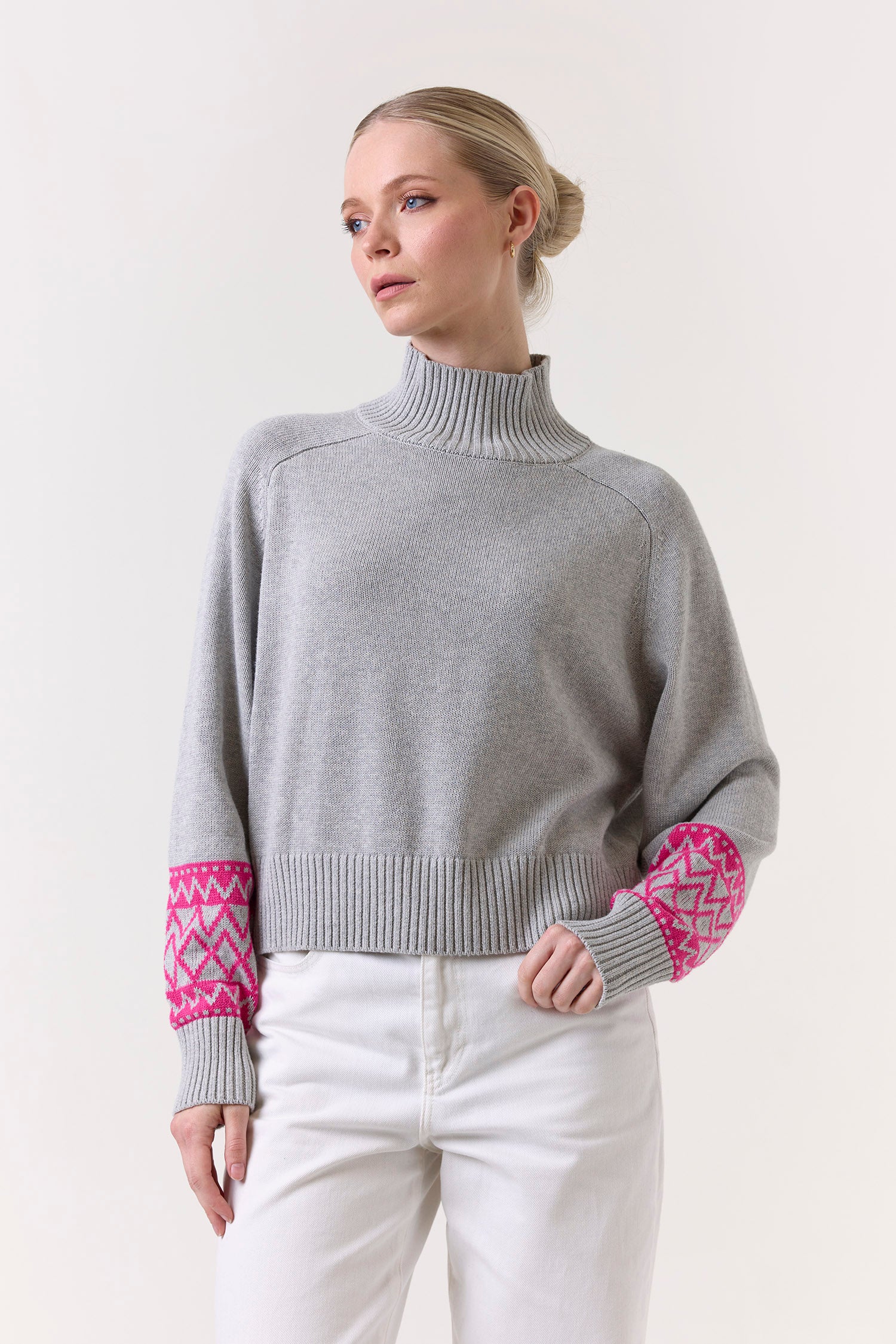 GEO MOCK NECK