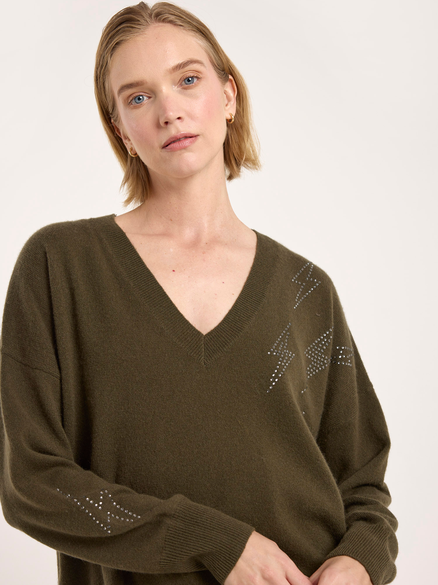 HAZEL HOT FIX BOLT V NECK