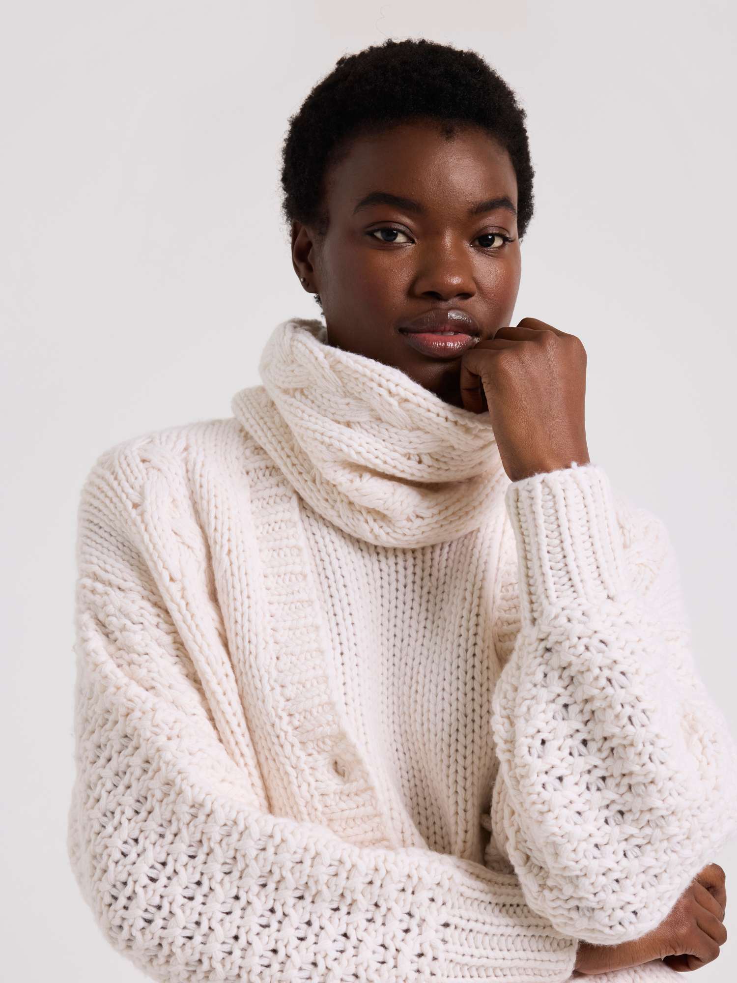 White Label Cable Cashmere Snood