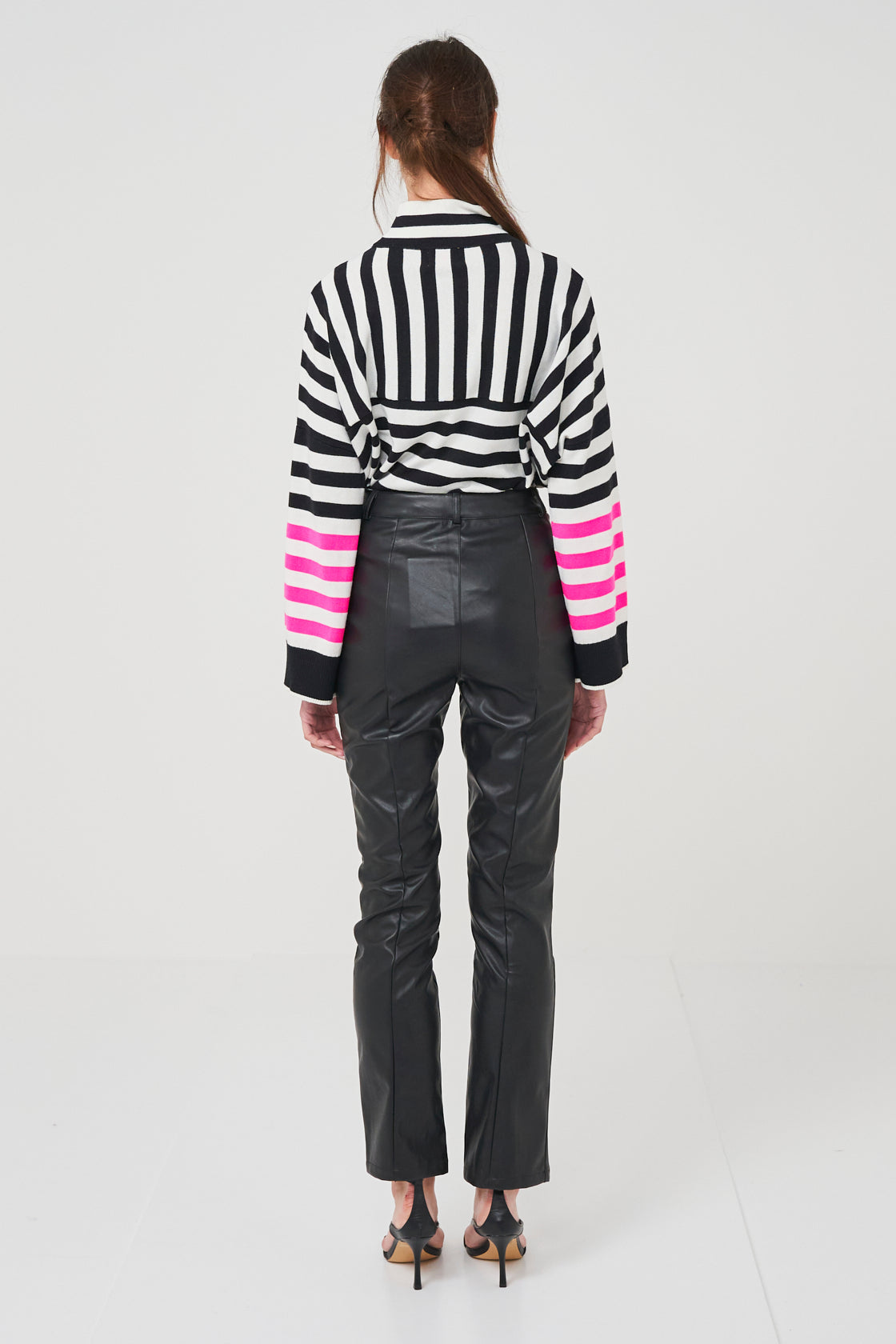 NORA CONTRAST FUNNEL NECK