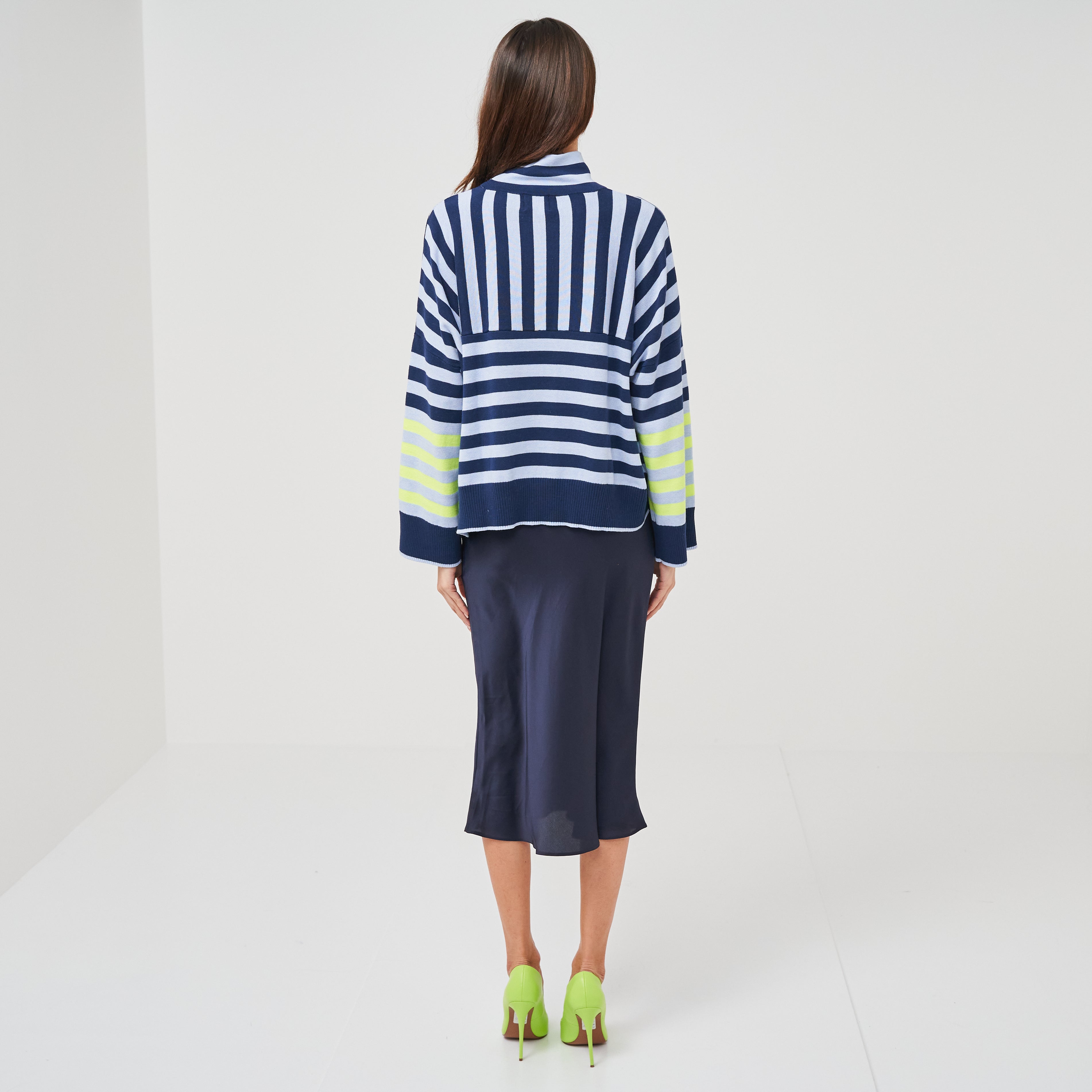NORA CONTRAST FUNNEL NECK