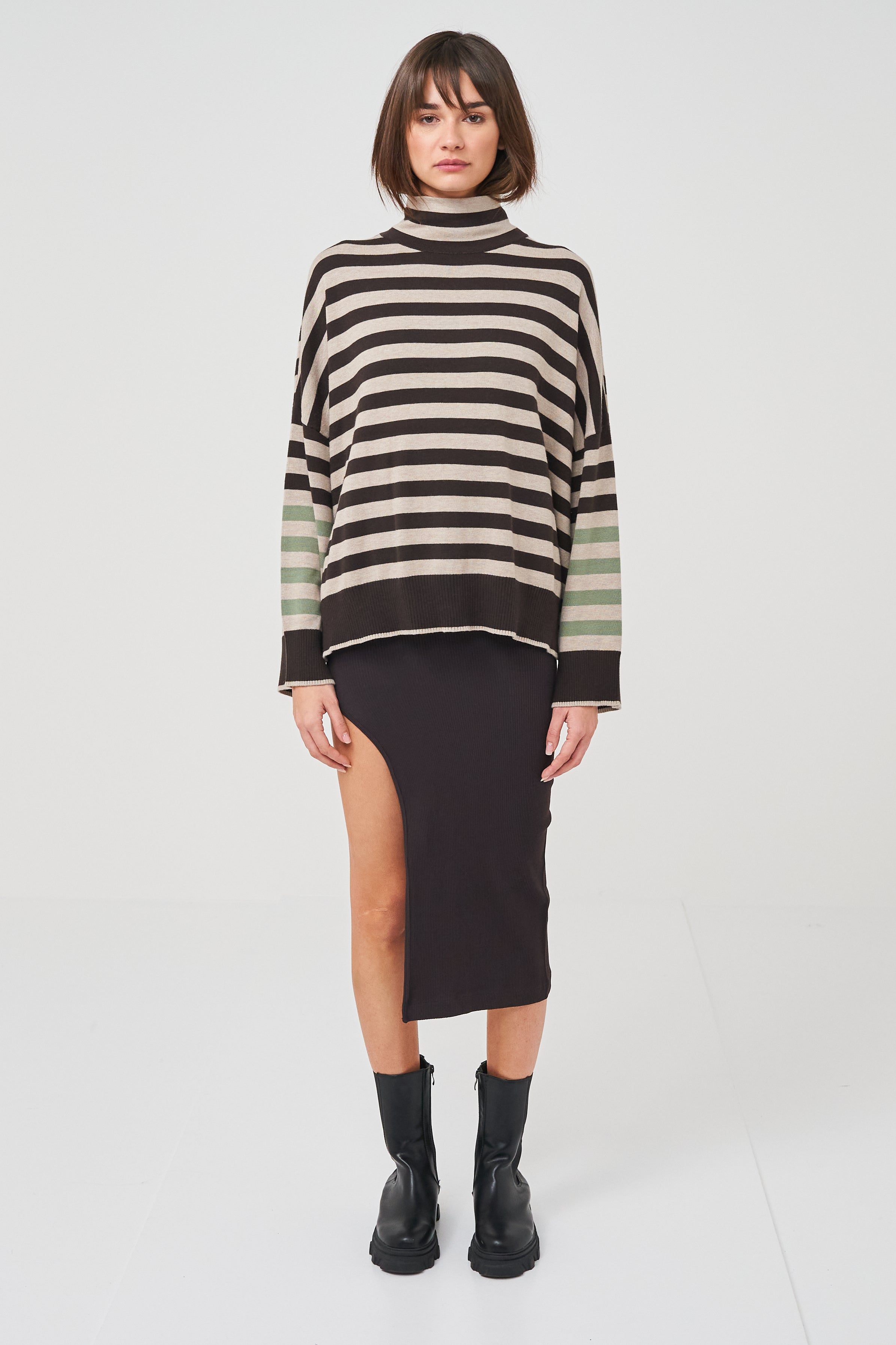 NORA CONTRAST FUNNEL NECK