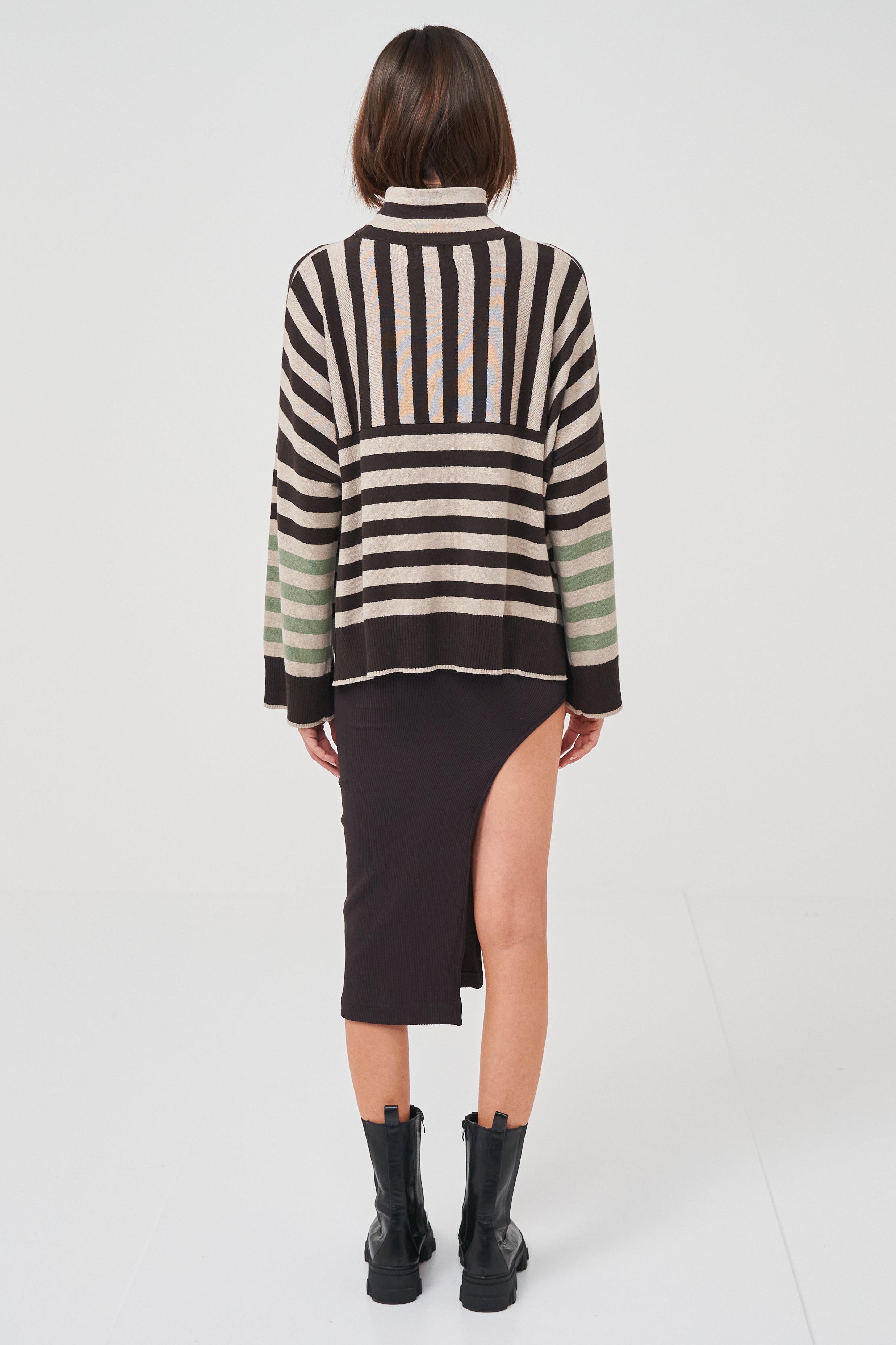 NORA CONTRAST FUNNEL NECK