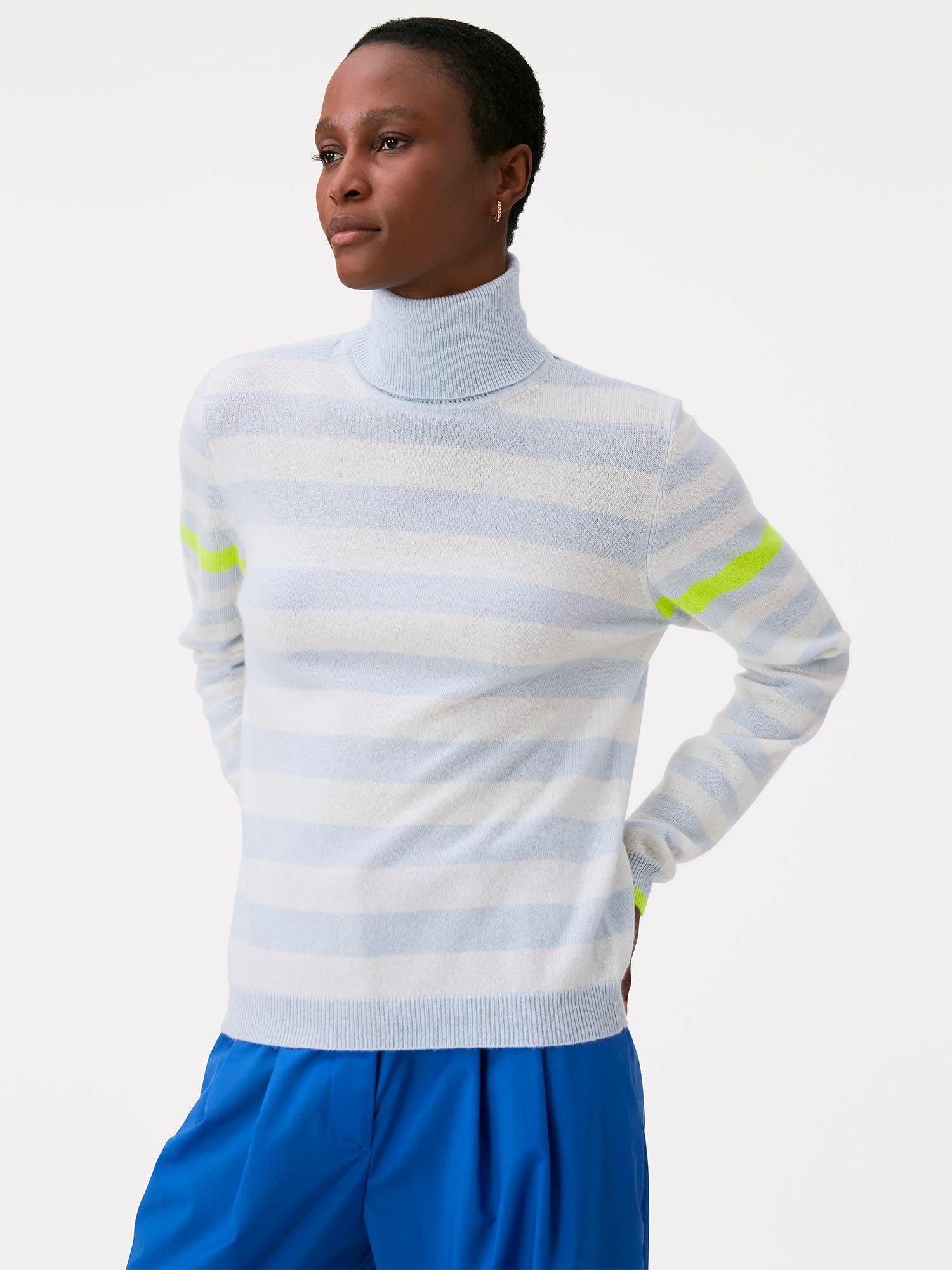 Roll up outlet neck jumper