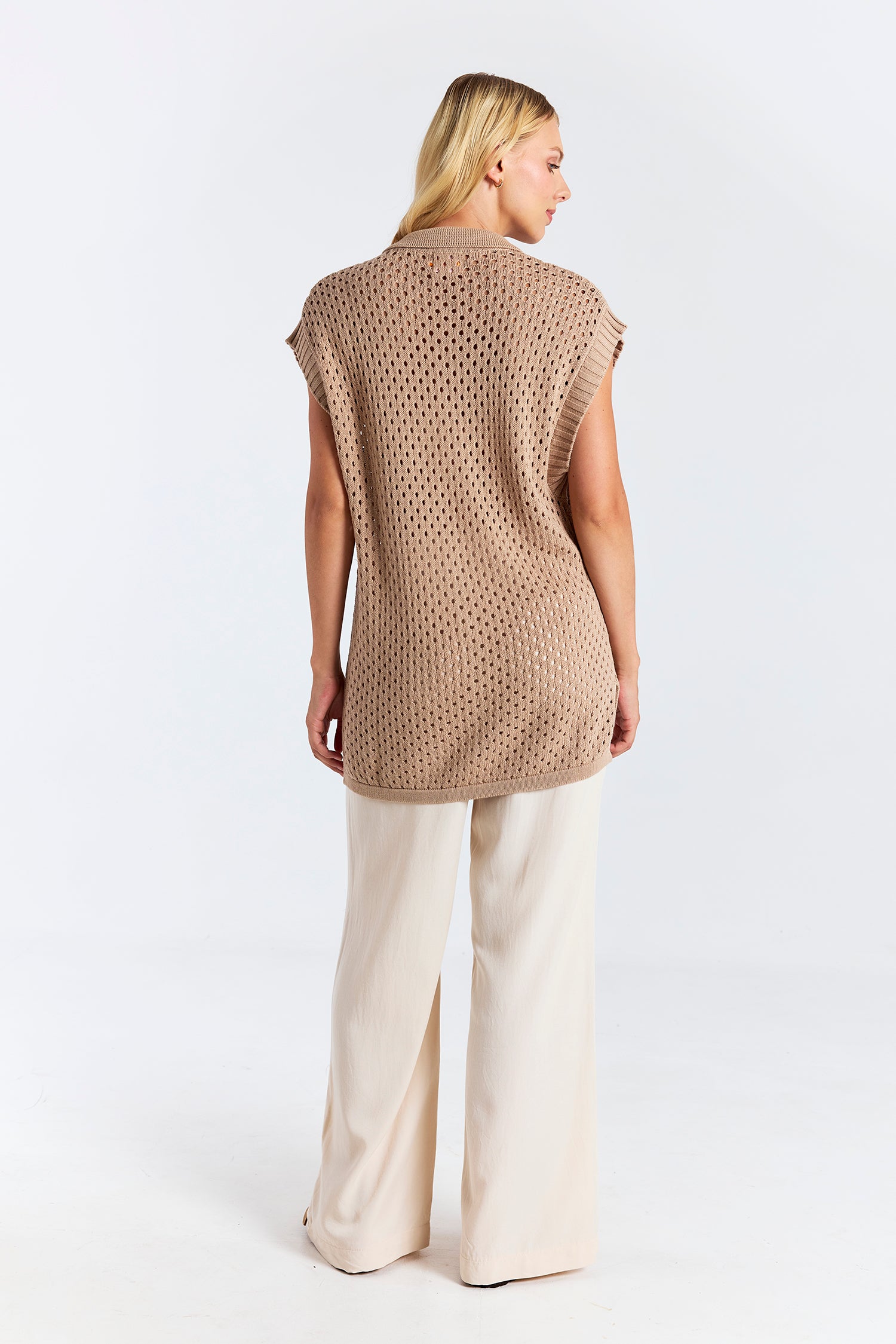 POINTELLE SLEEVELESS SHIRT