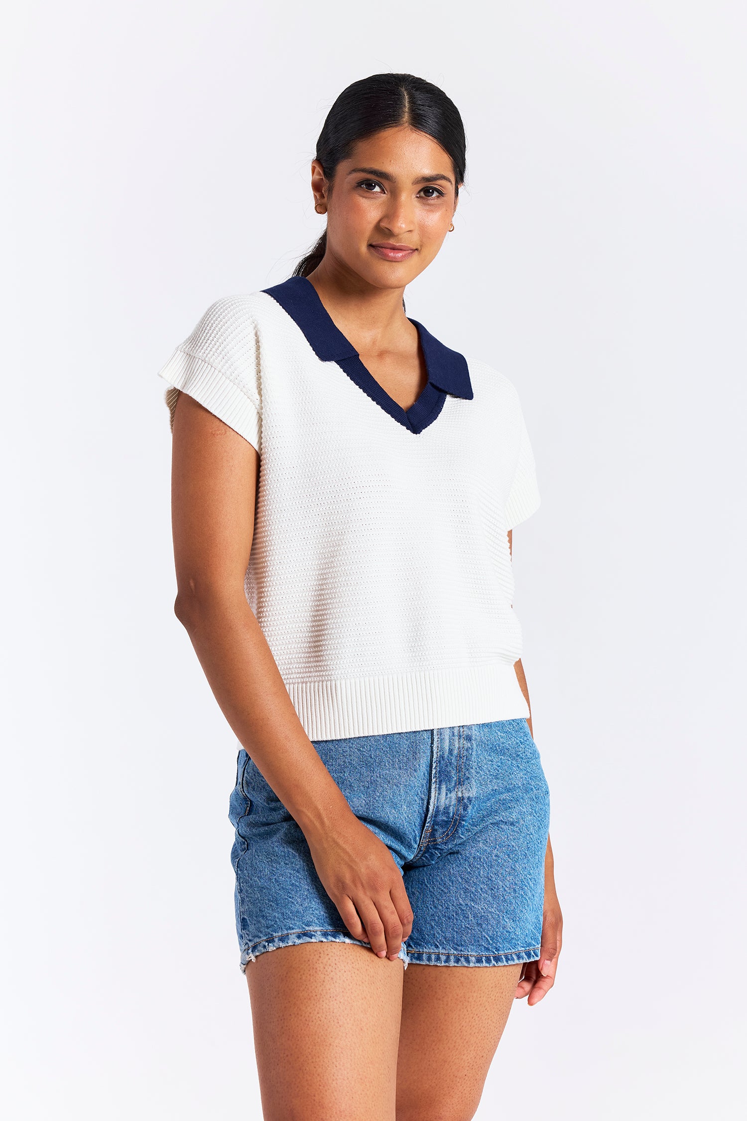 RIPPLED V NECK VEST