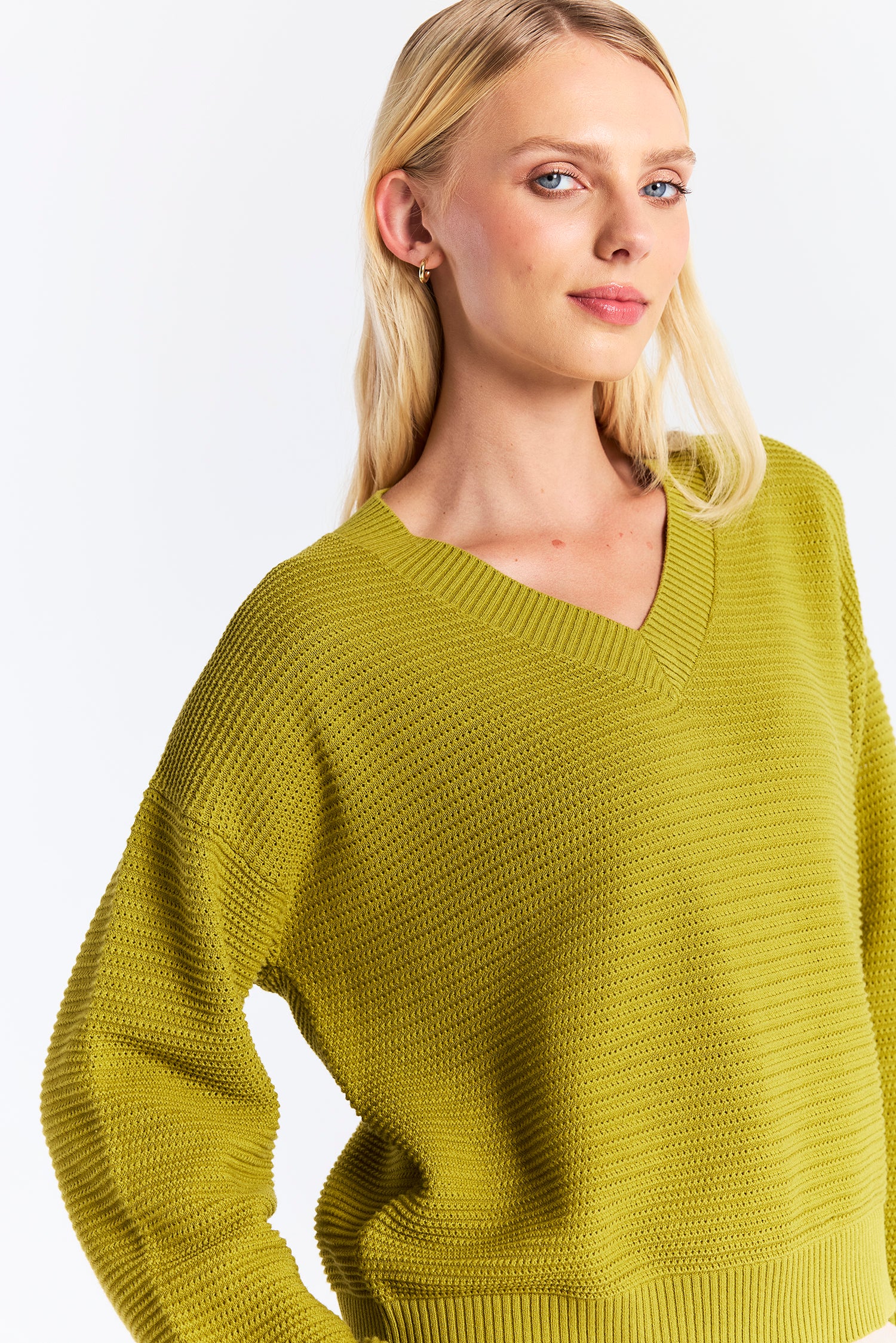 RIPPLED STITCH V NECK