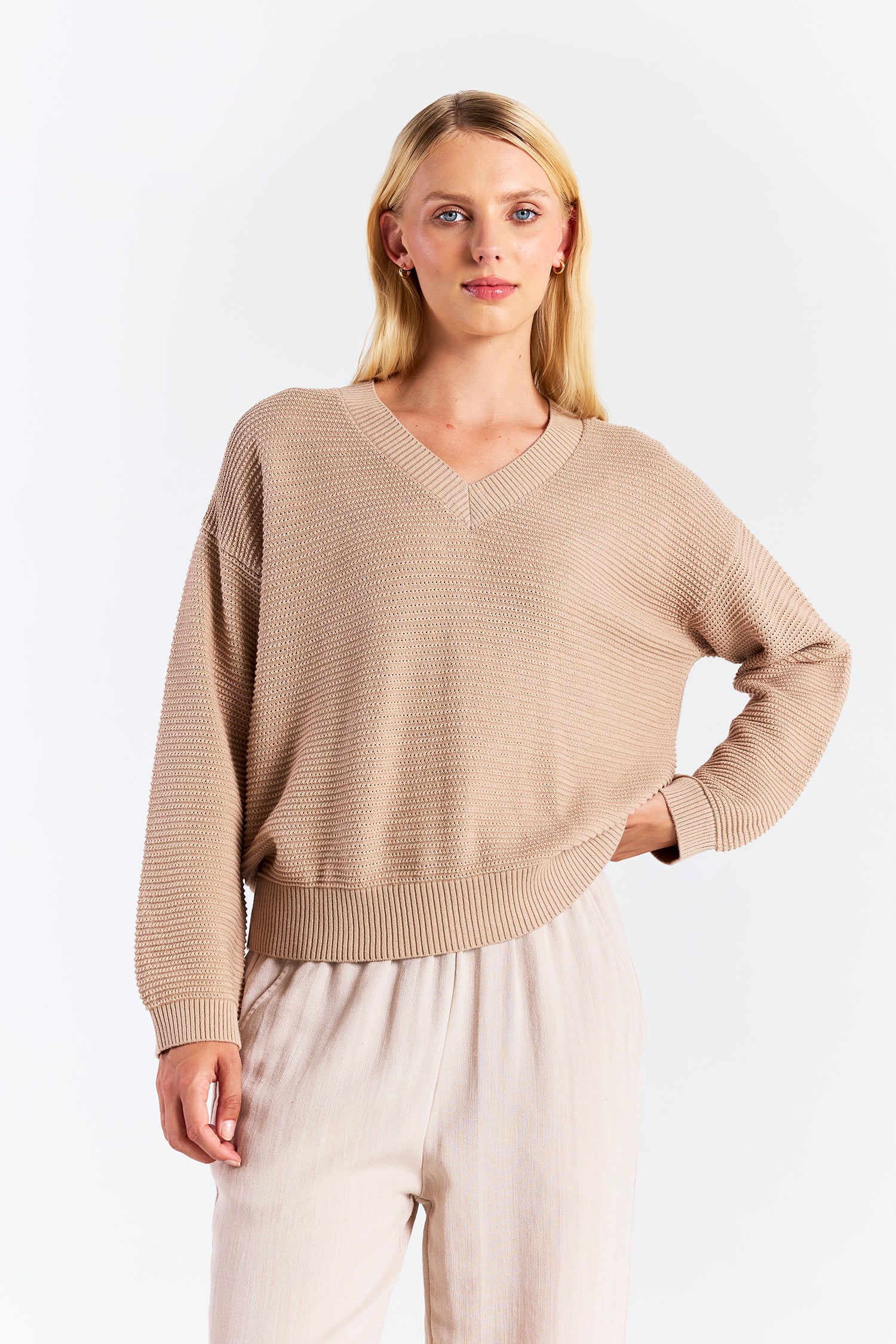 RIPPLED STITCH V NECK