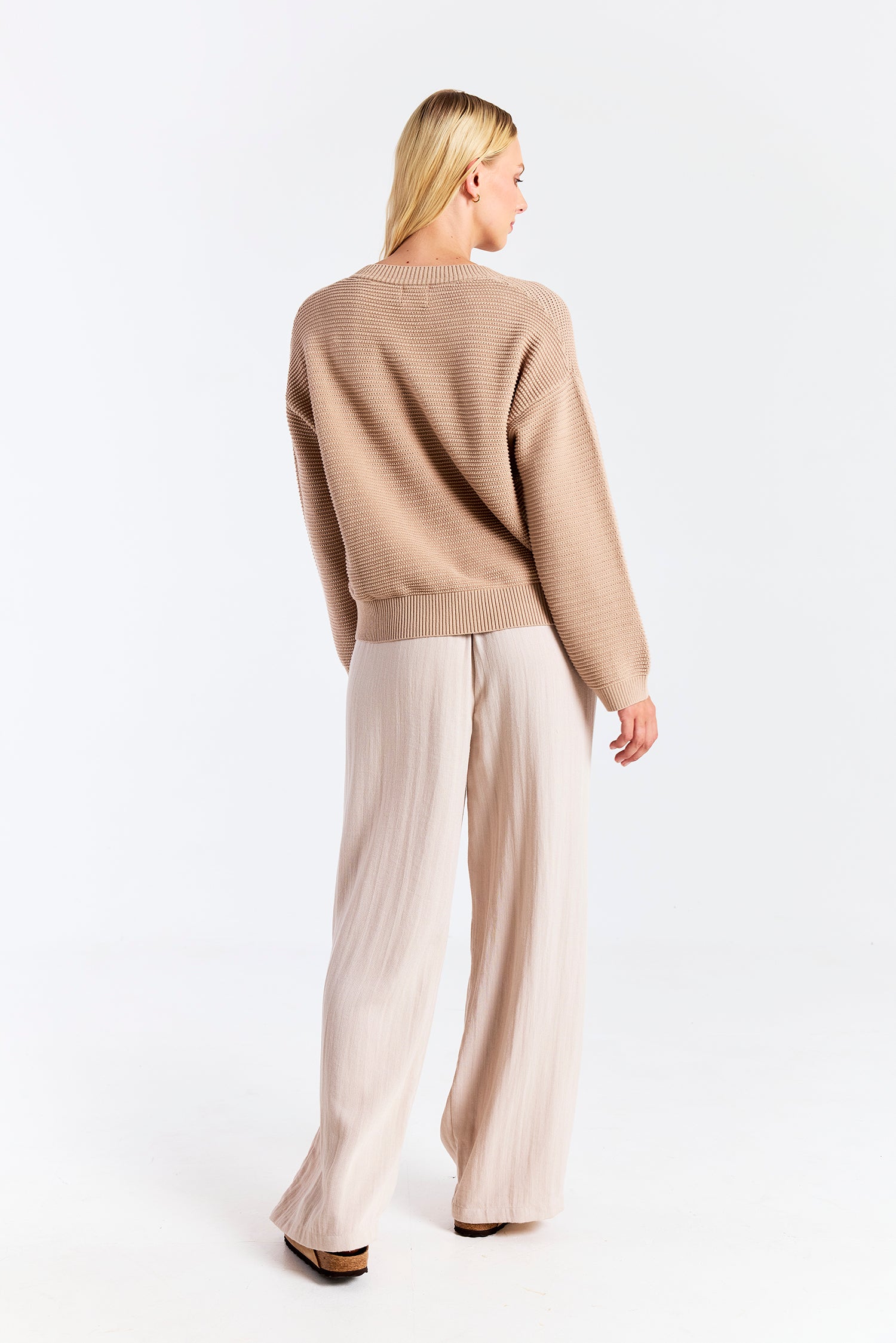RIPPLED STITCH V NECK