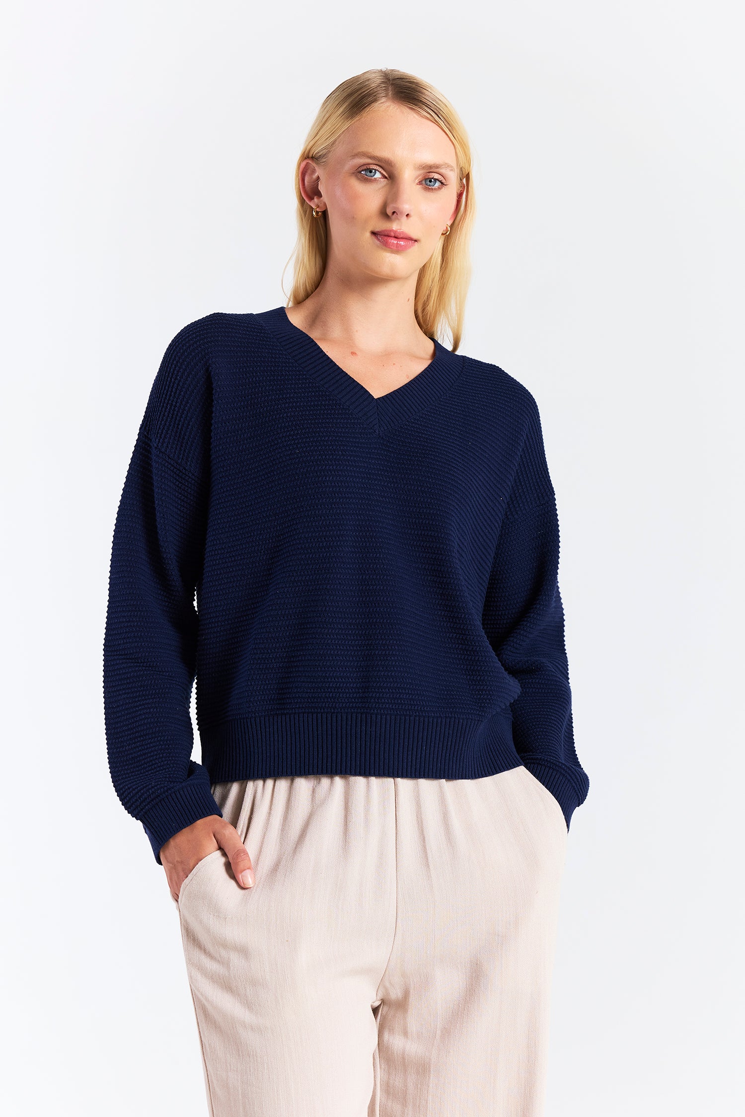 RIPPLED STITCH V NECK
